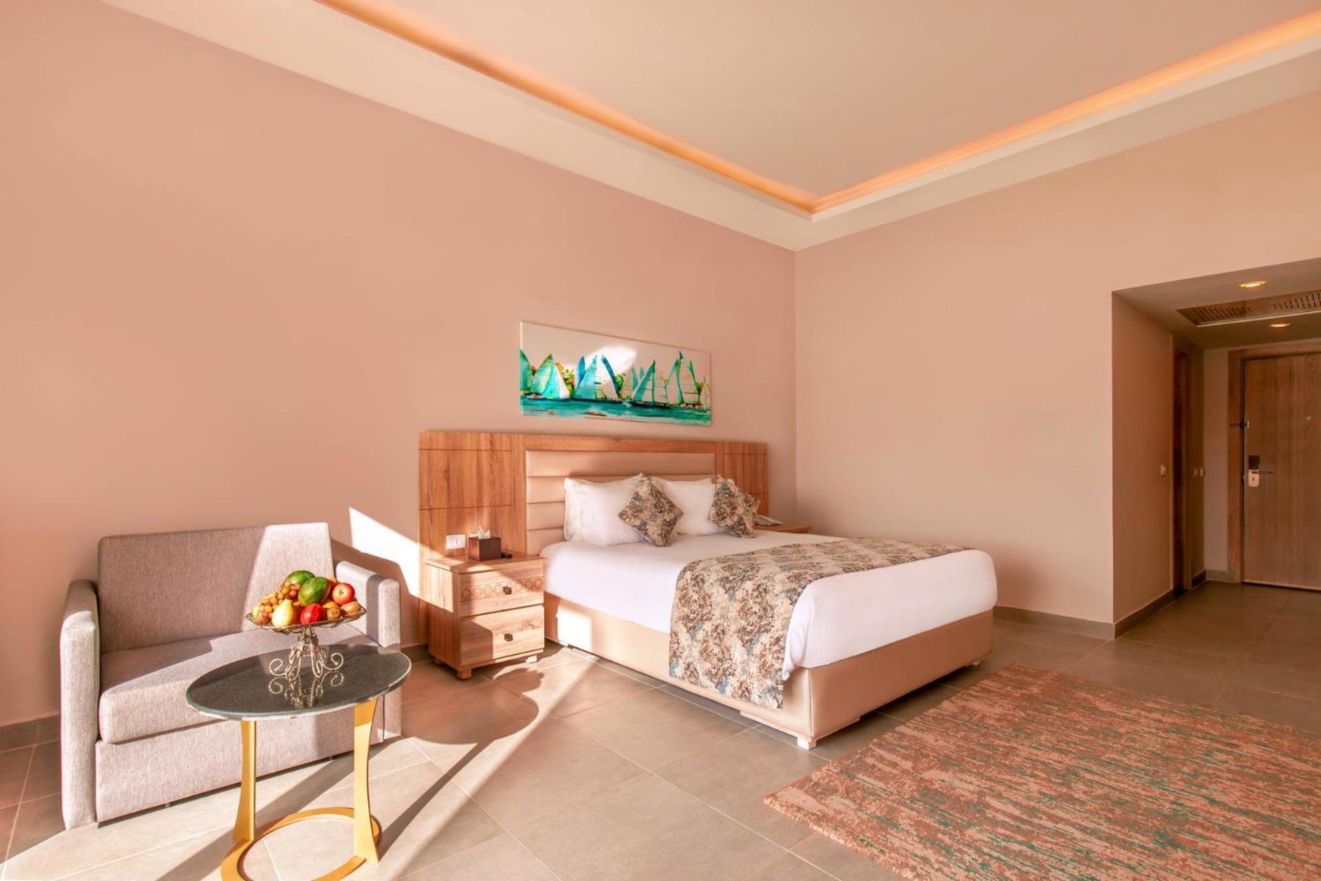 Deluxe Double or Twin Room with Pool View thumbnail 5