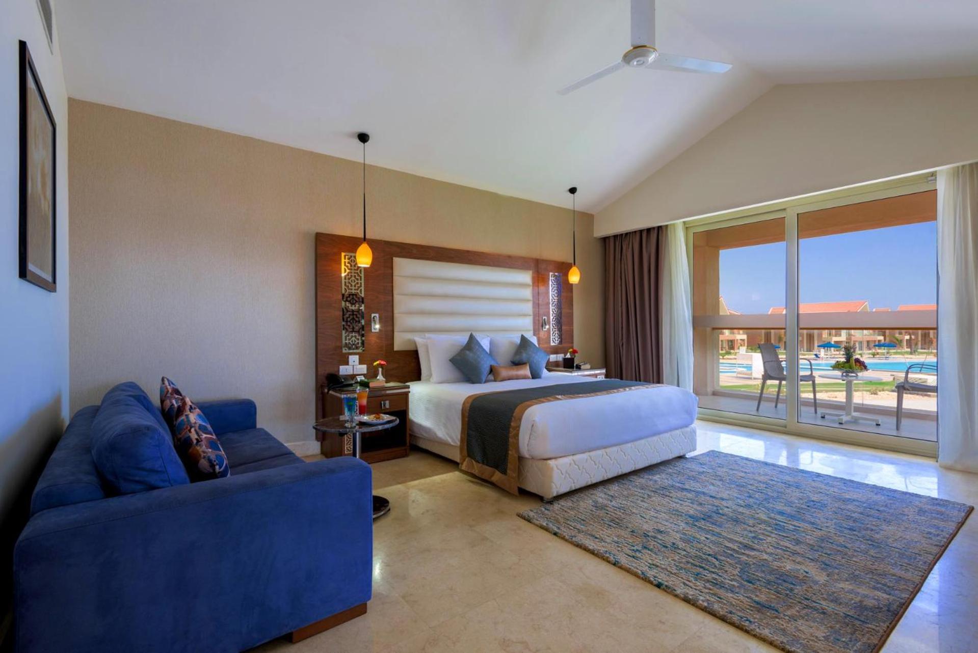 Deluxe Family Room thumbnail 6