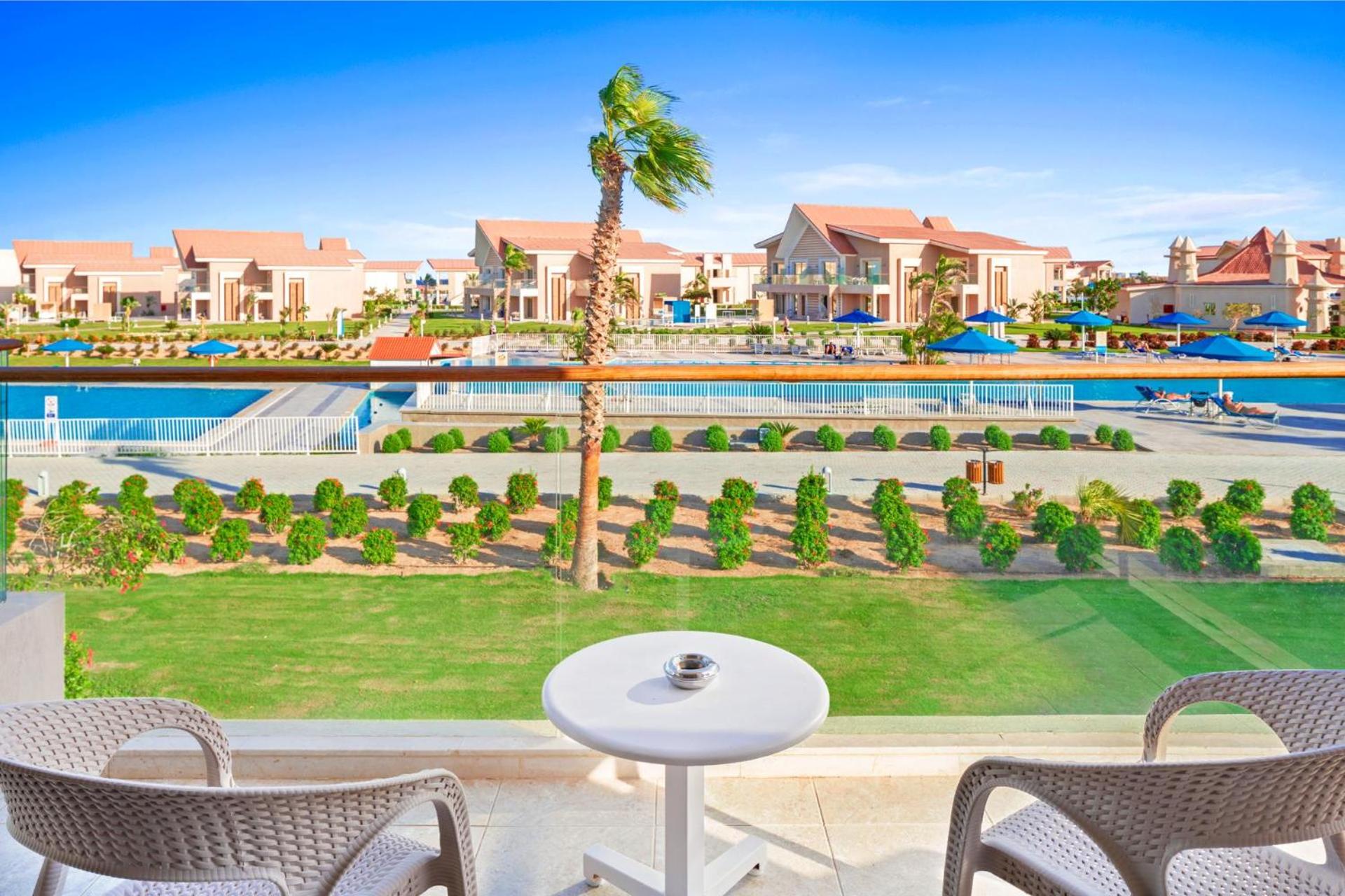 Specail Offer -Deluxe Family Room - Egyptians and Residents Only thumbnail 6