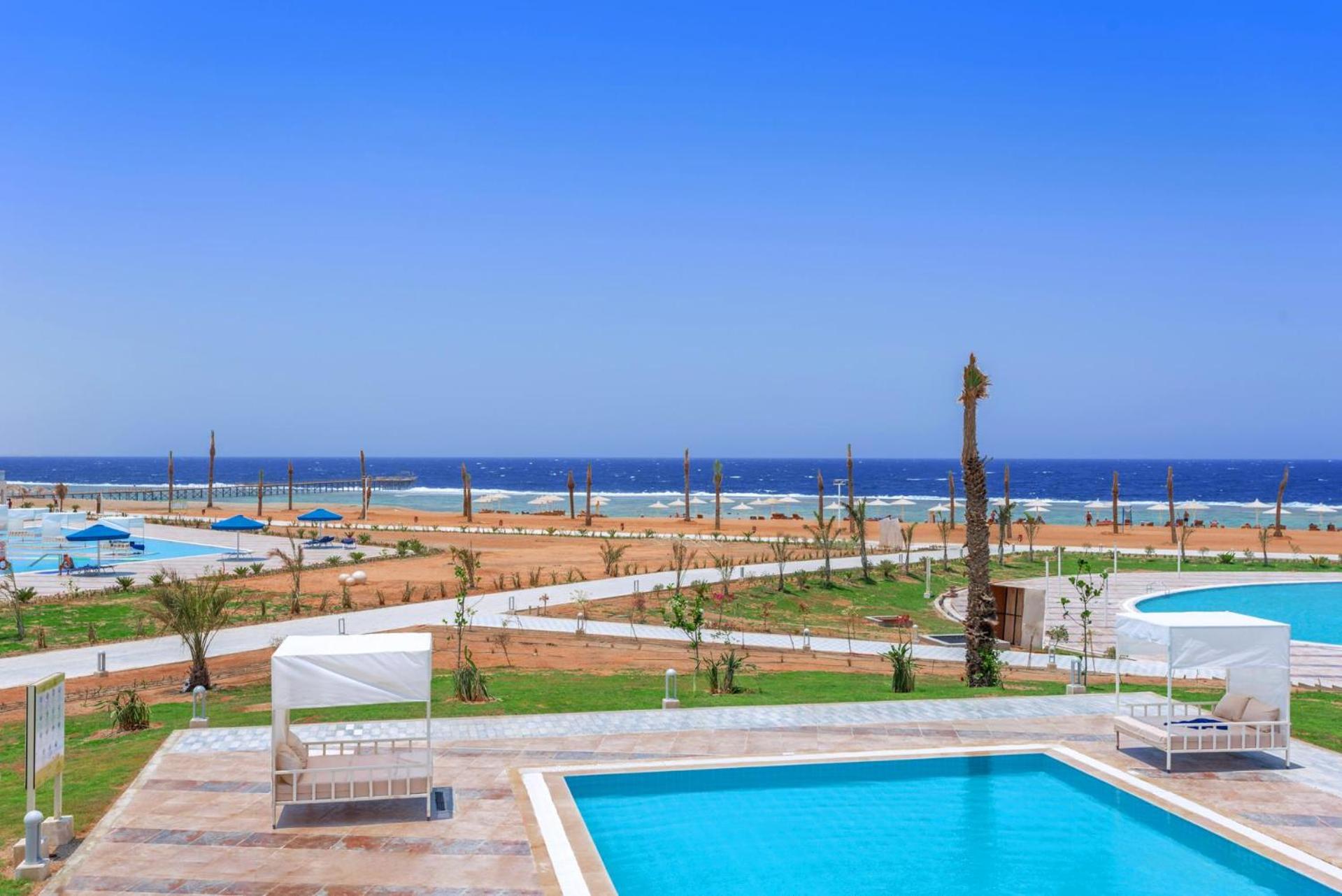 Family Room with Sea View thumbnail 5