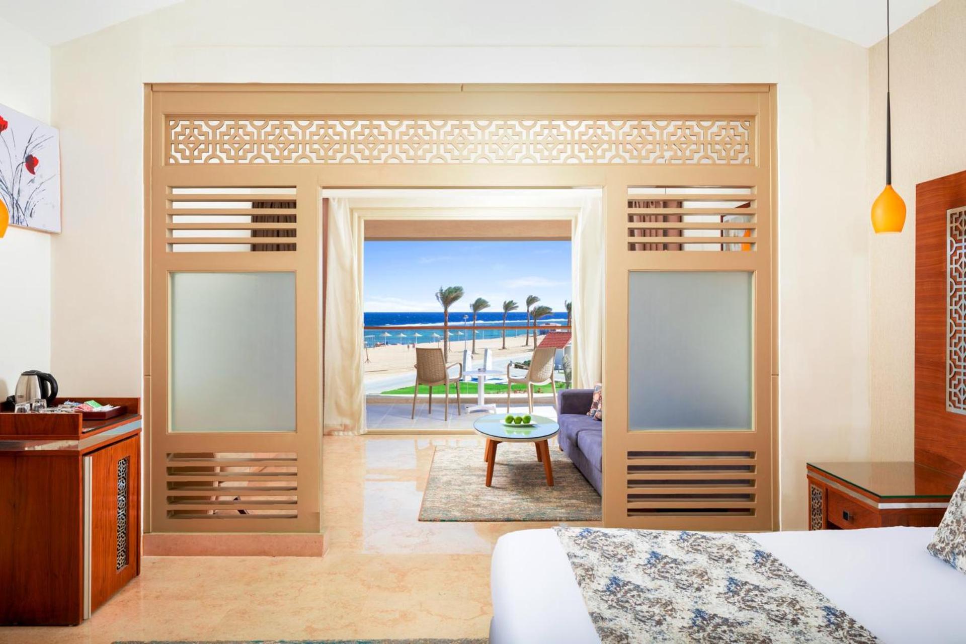 Junior Suite with Beachfront View thumbnail 5