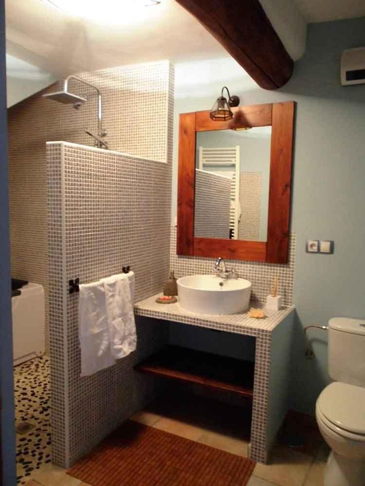 Three-Bedroom House photo 3
