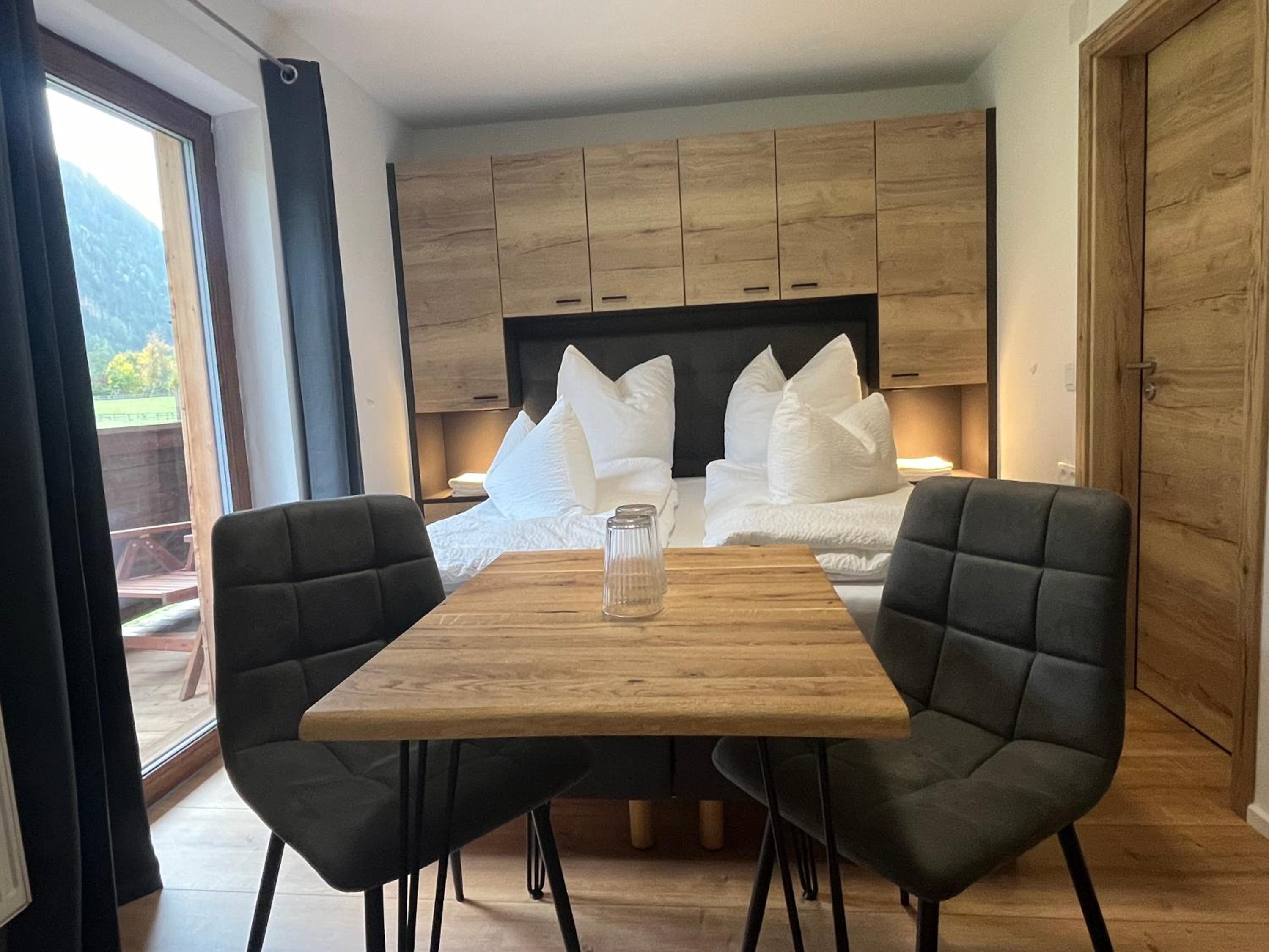 Small Studio photo 3