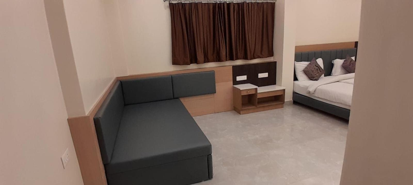 Family Room - Photo 5