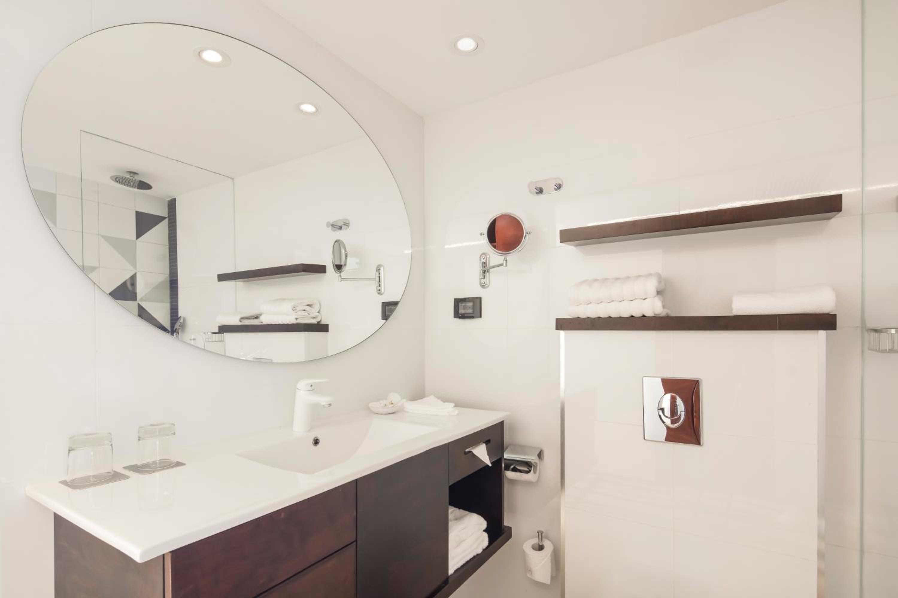 Club lounge access, Executive Guest room, 1 King, Sea view - Photo 7