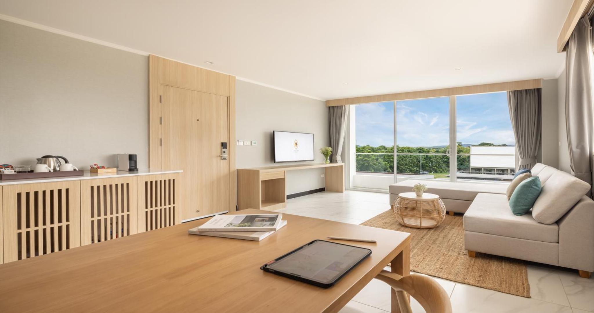 Ocean's Edge Luxury Suite - Photo 5