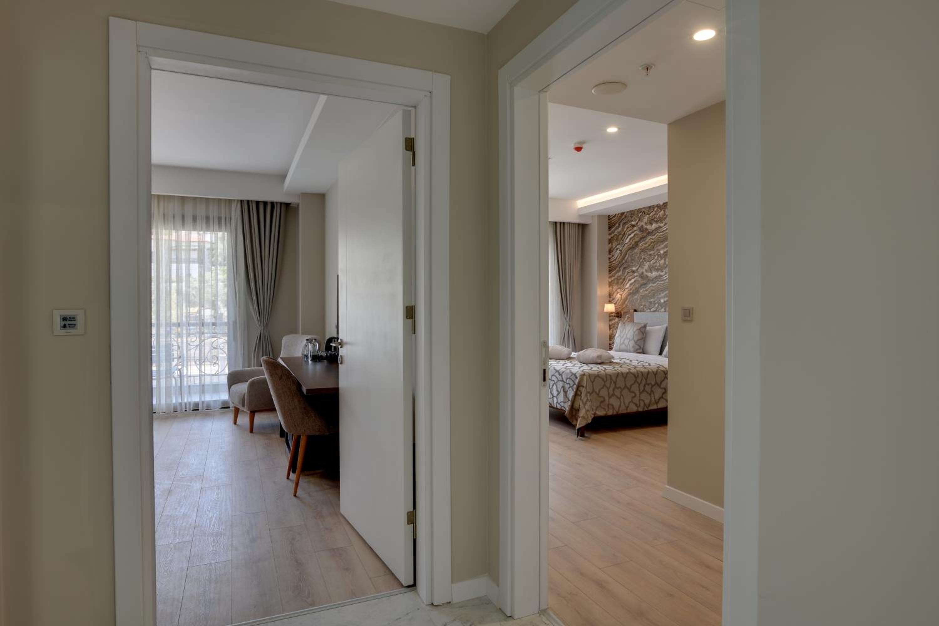 Family Room with Balcony photo 2
