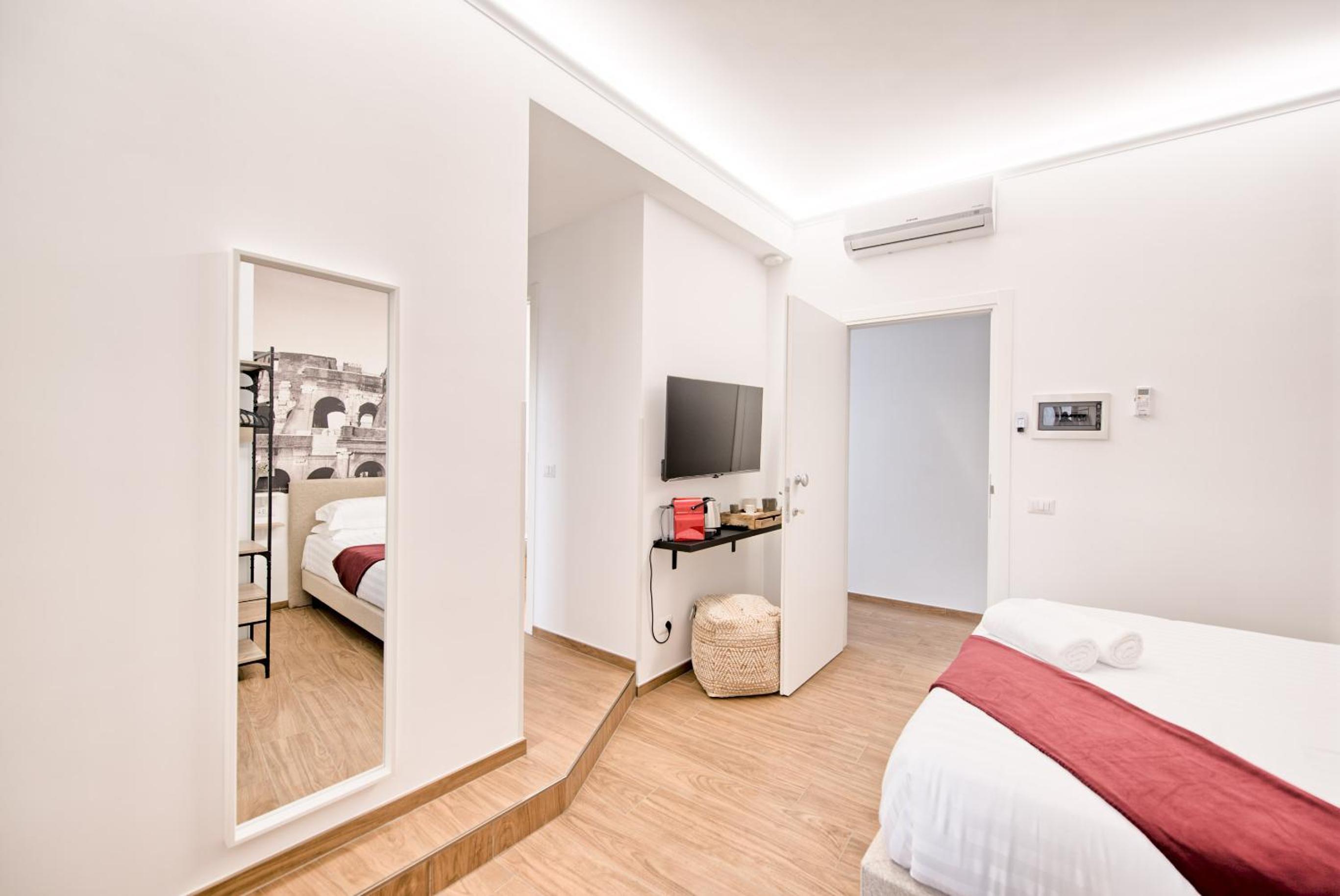 Double or Twin Room with Balcony photo 3