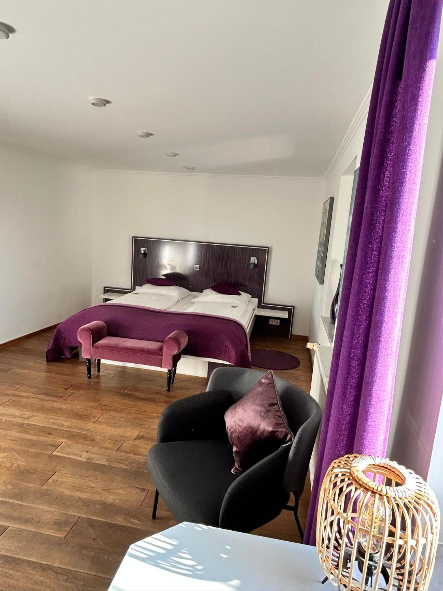 Large Double Room - Photo 13