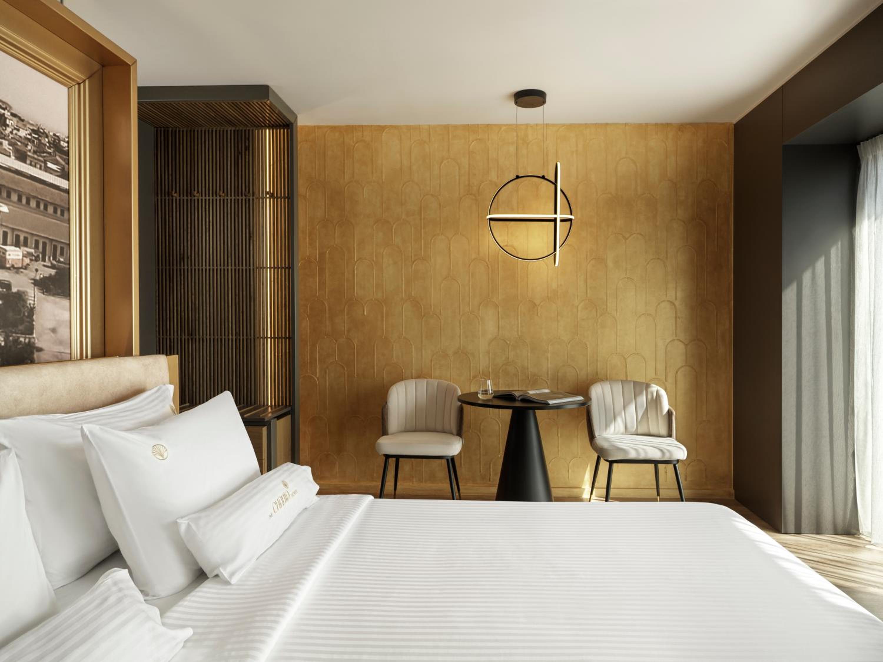 Deluxe Room - Photo 9