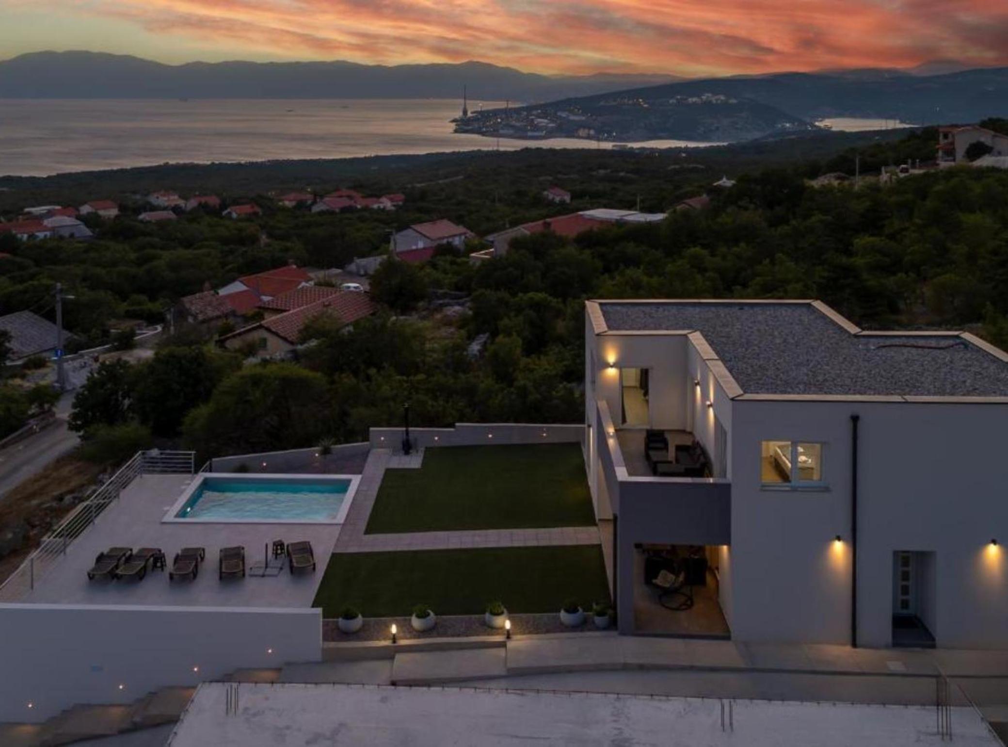 Four Bedroom Villa with Private Pool photo 3