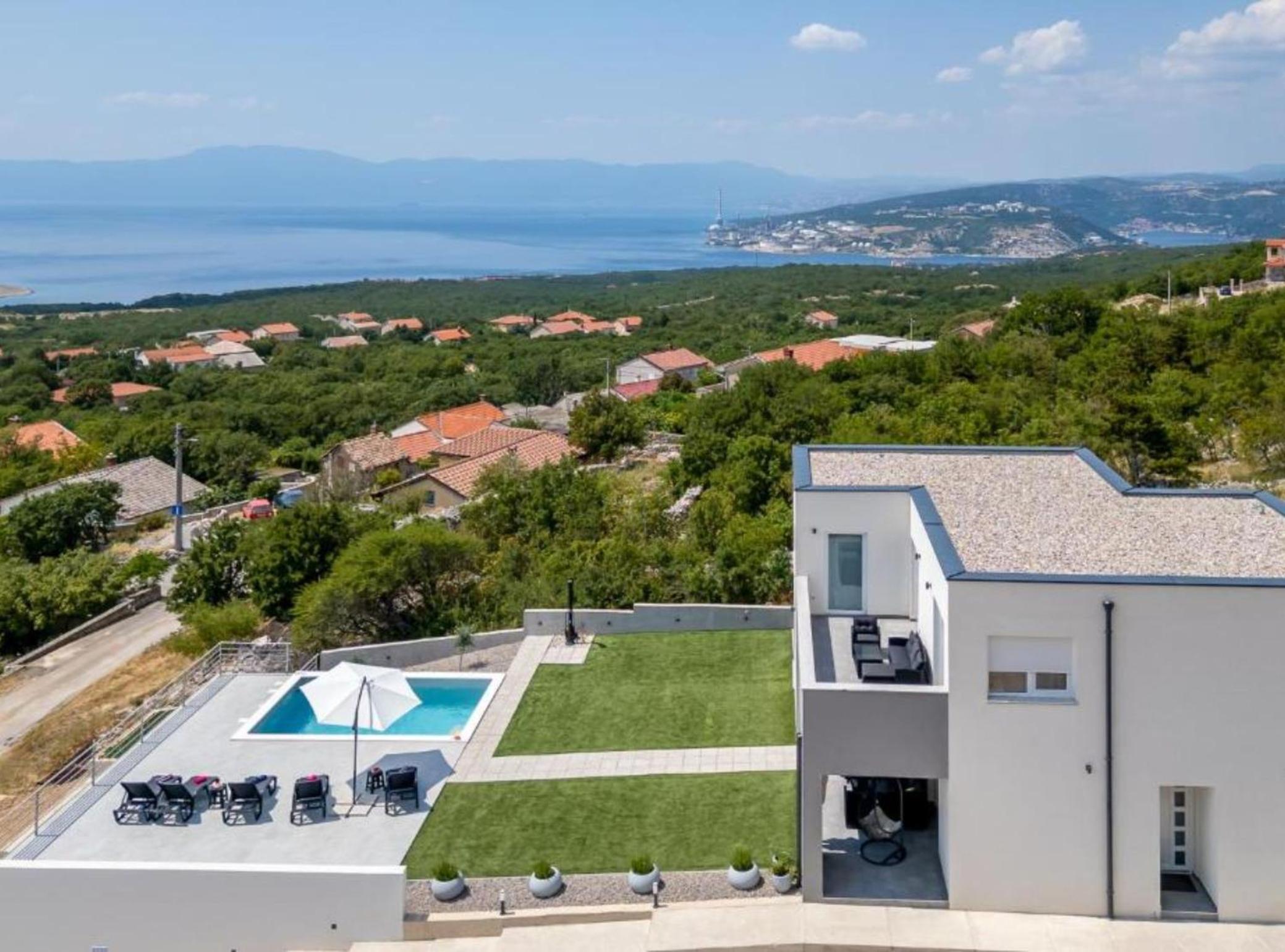 Four Bedroom Villa with Private Pool photo 2