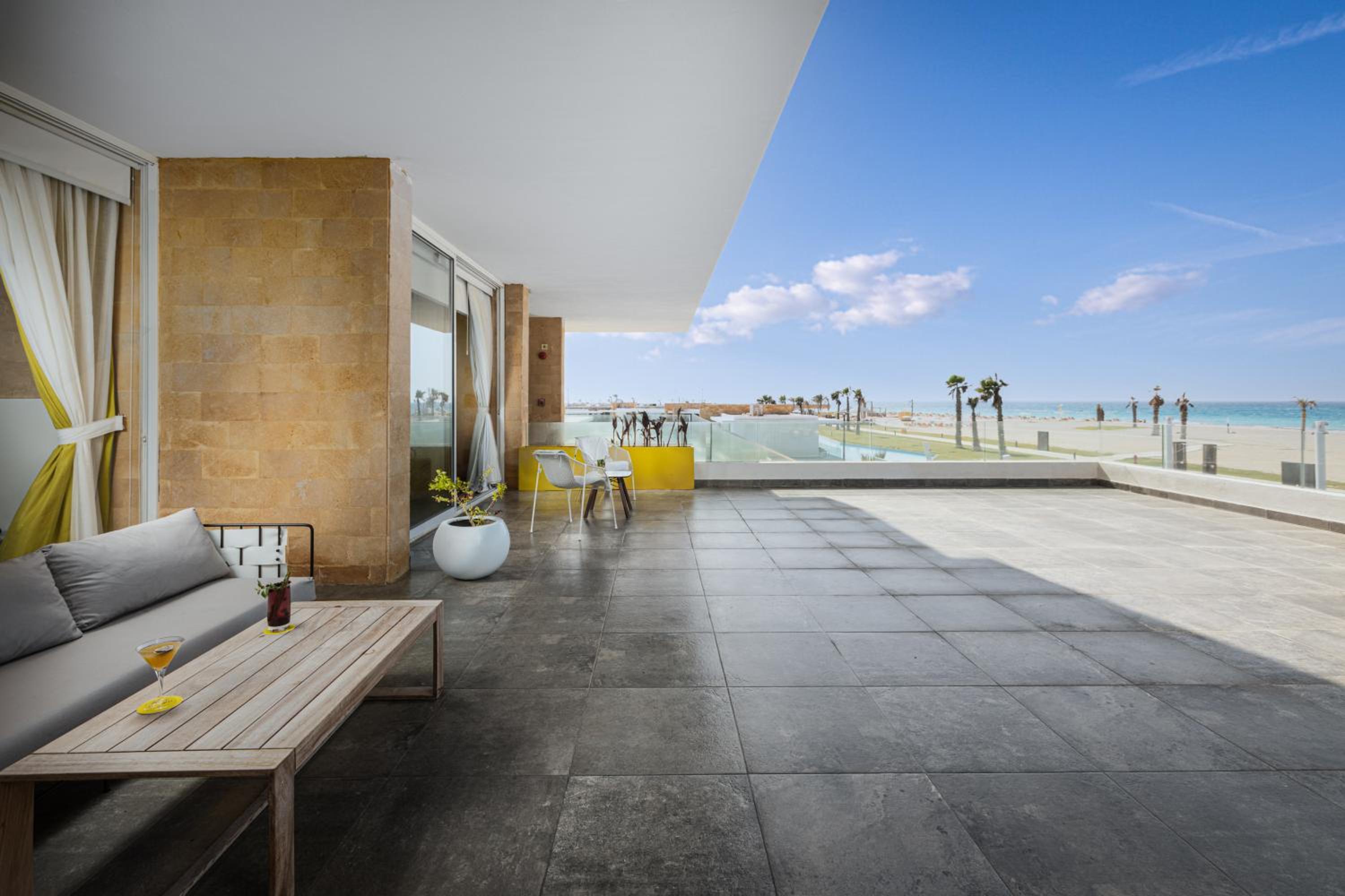 M-Suite Sea View - Photo 4