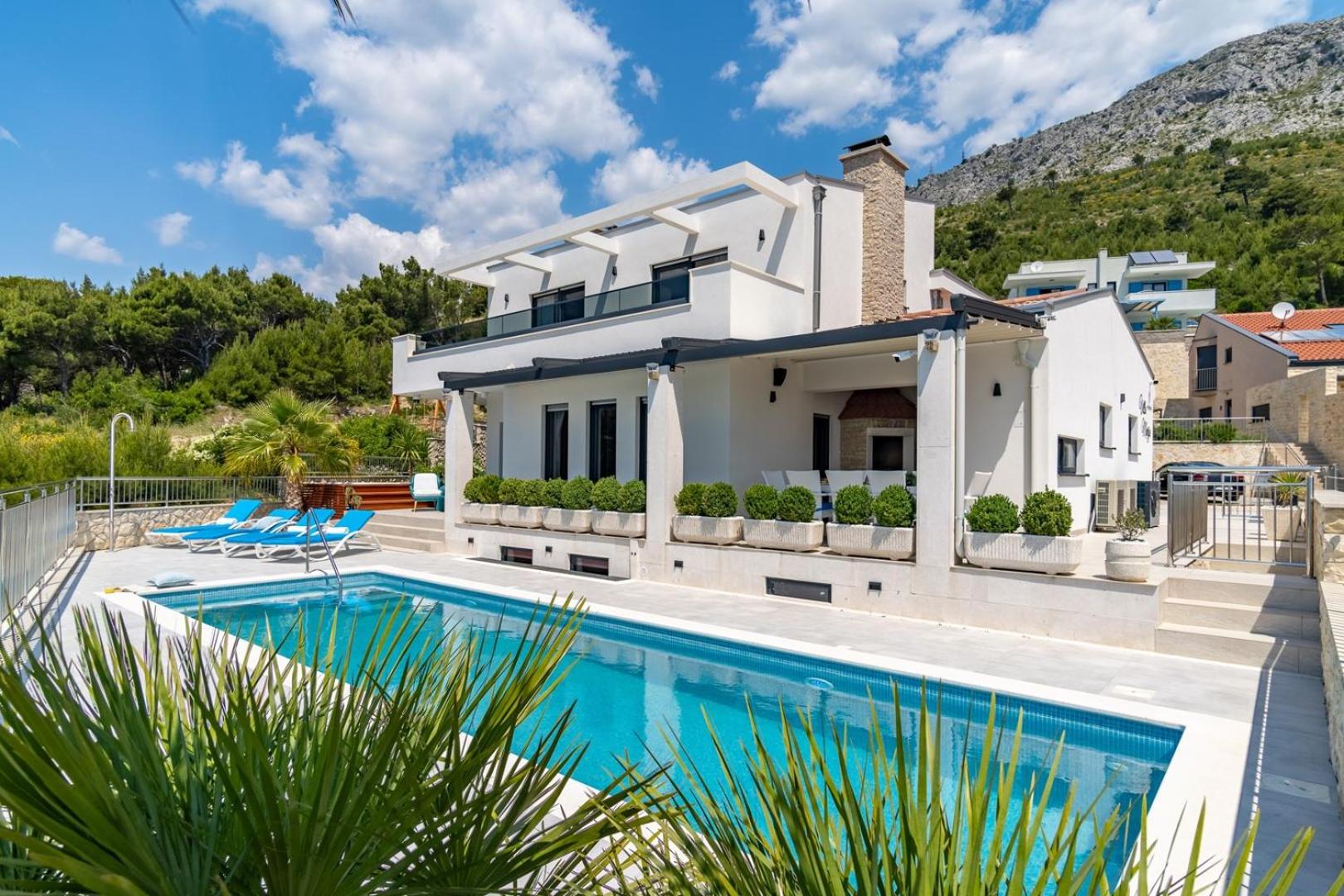Villa with Private Pool photo 3