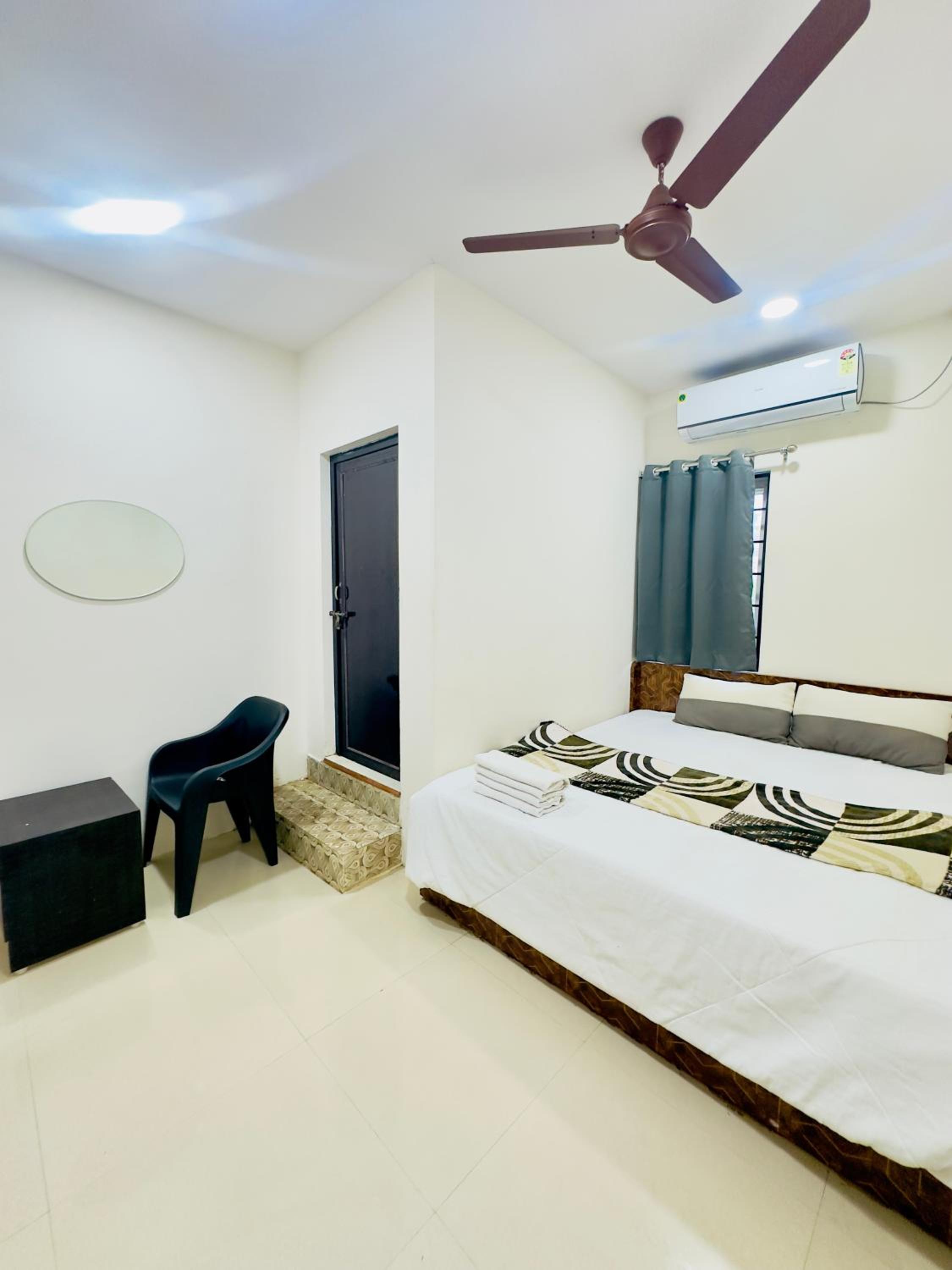 Deluxe Room (2 Adults + 1 Child) photo 1