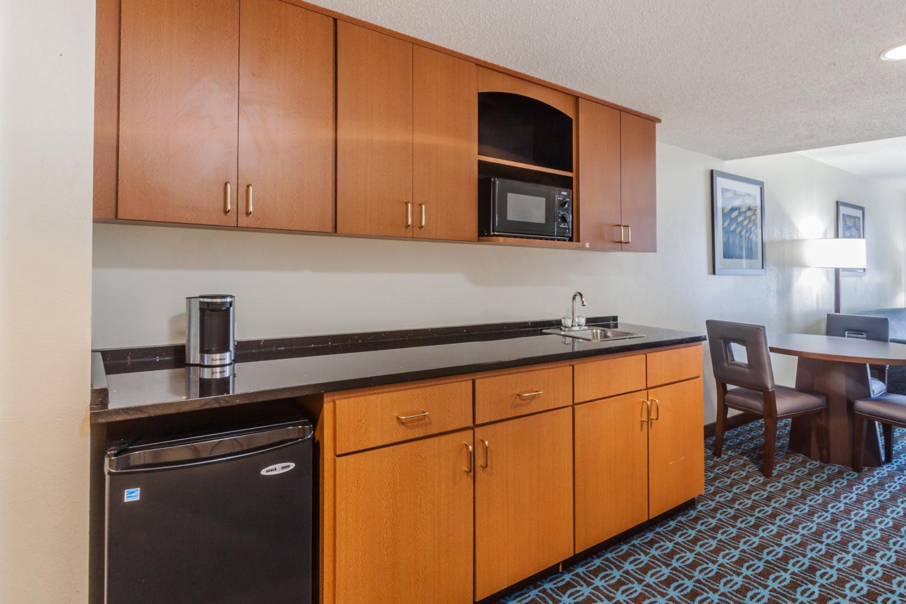 1 King, One Bedroom, Studio Suite, Non-Smoking - Photo 4