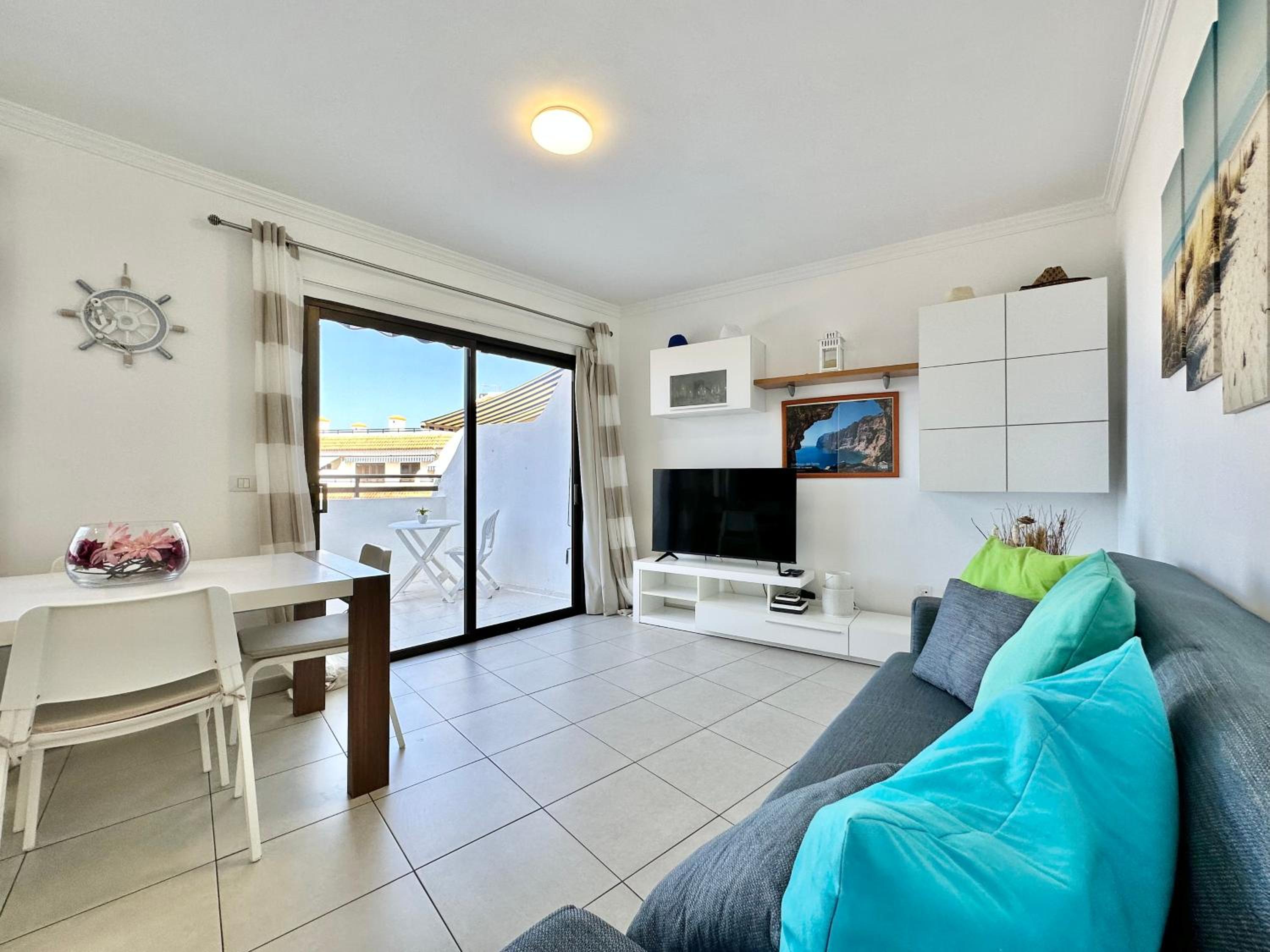 Apartamento de dos habitaciones con terraza y vista al mar