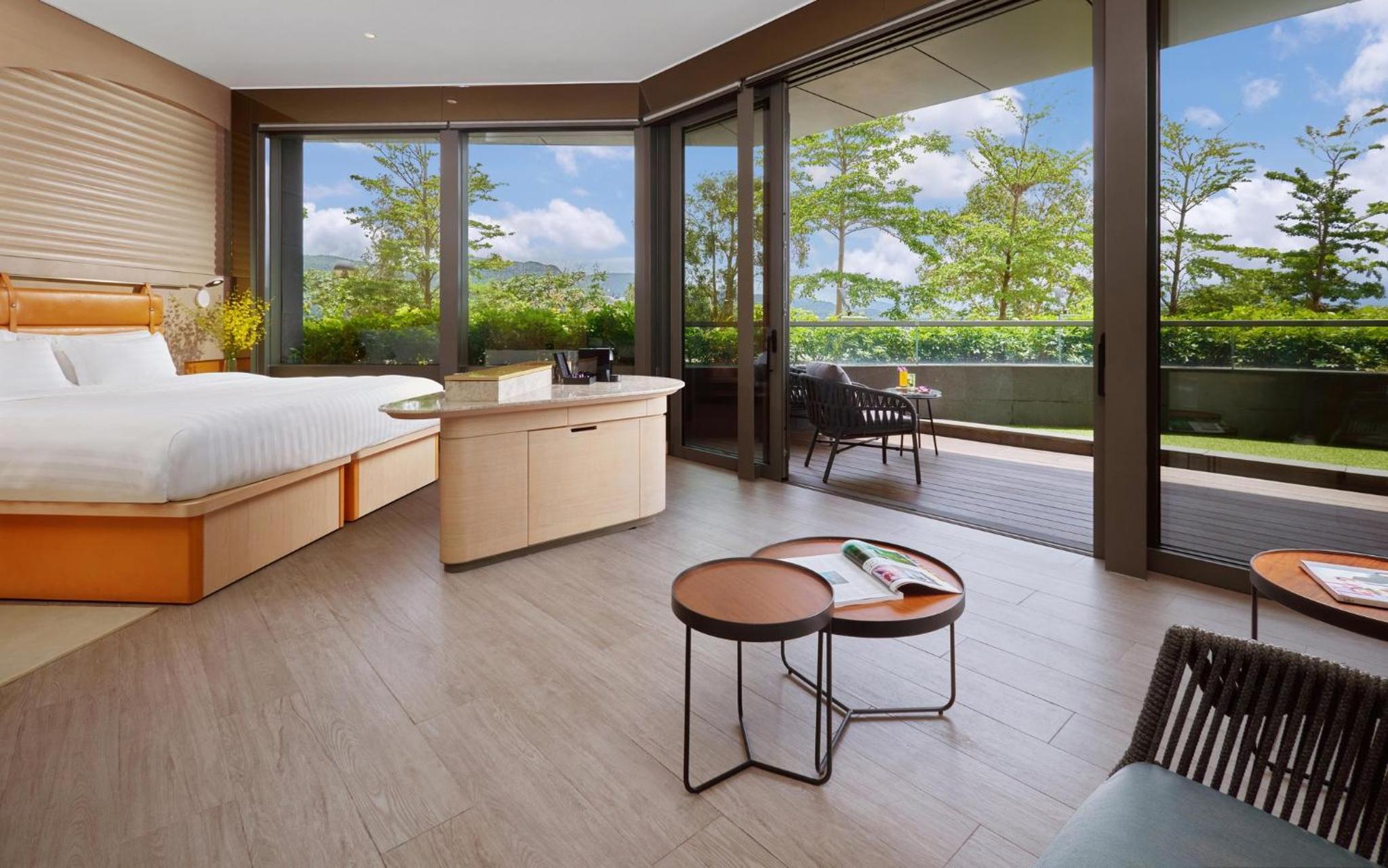 King Suite with Terrace Access - Dog-Friendly King Suite with Terrace Access - Dog-Friendly