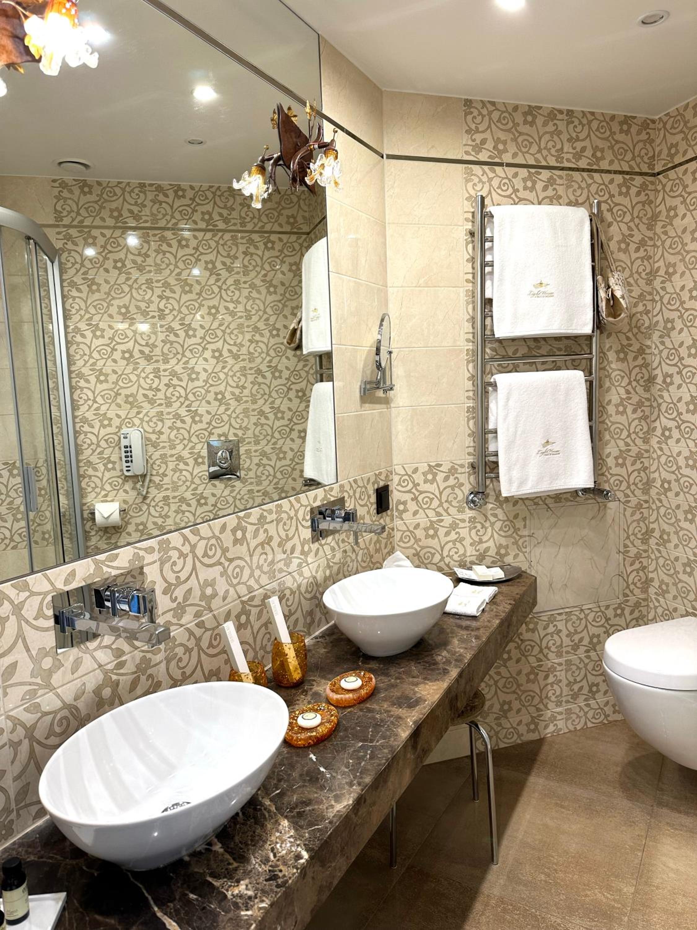Deluxe Double Room photo 2
