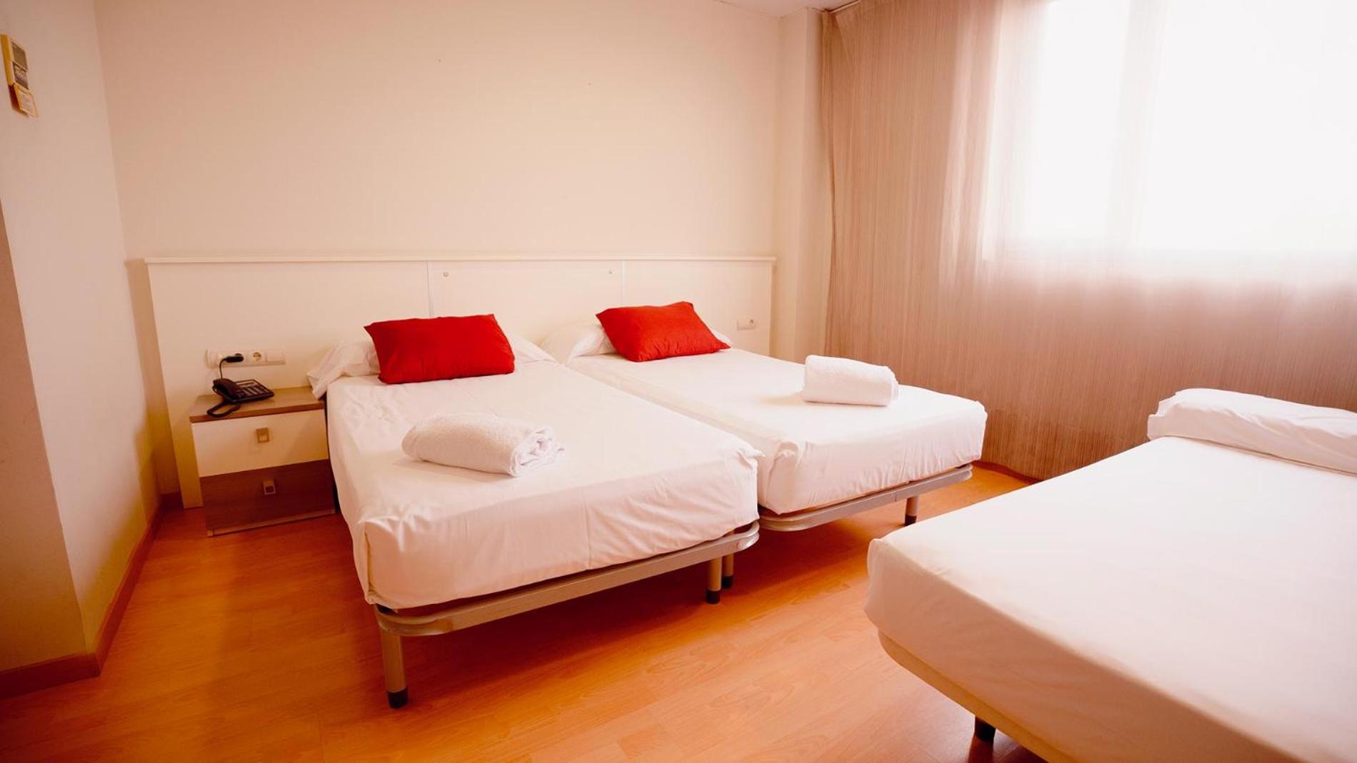 Family Room (2 Adults + 2 Children) - Photo 7
