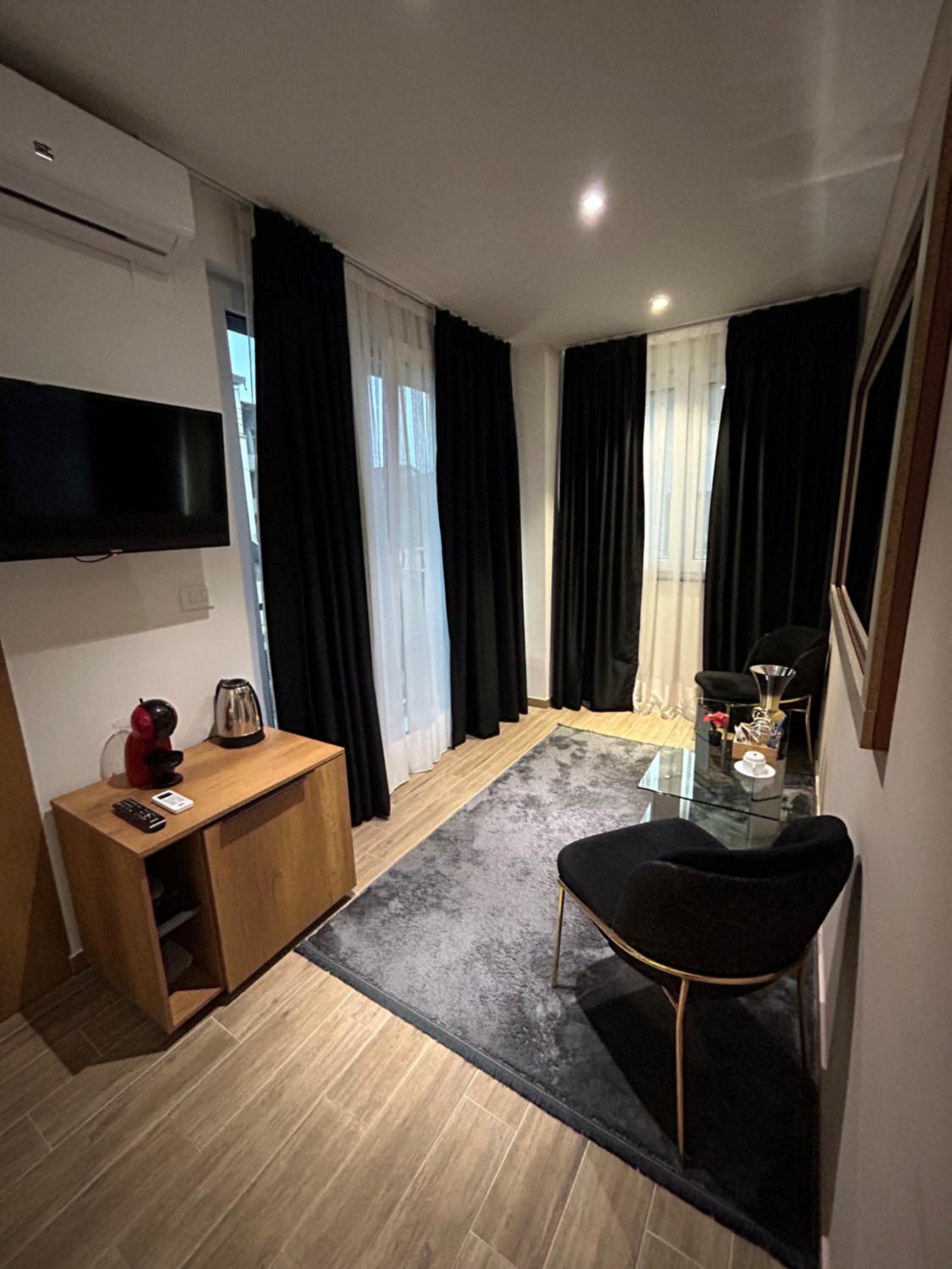 Deluxe Double Room with Balcony photo 1
