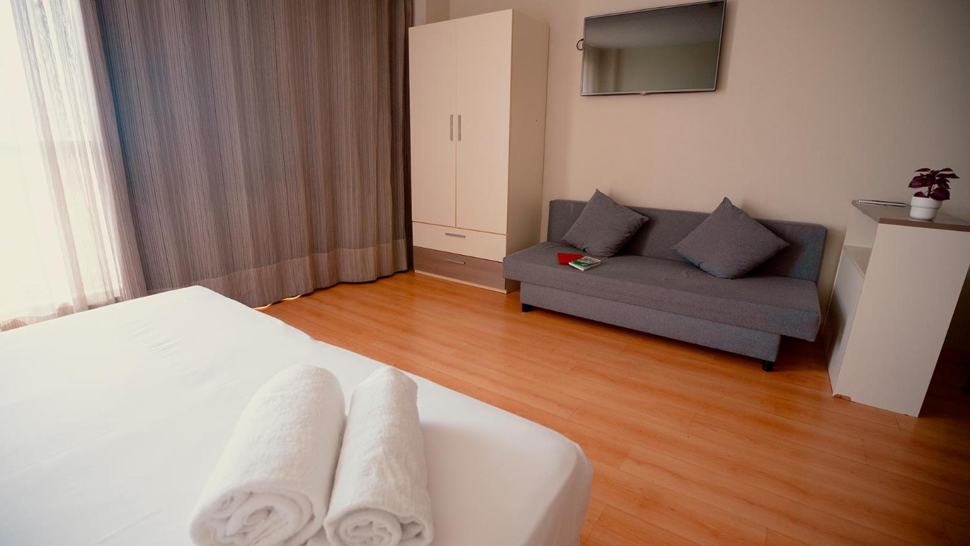 Family Room (2 Adults + 2 Children) - Photo 8