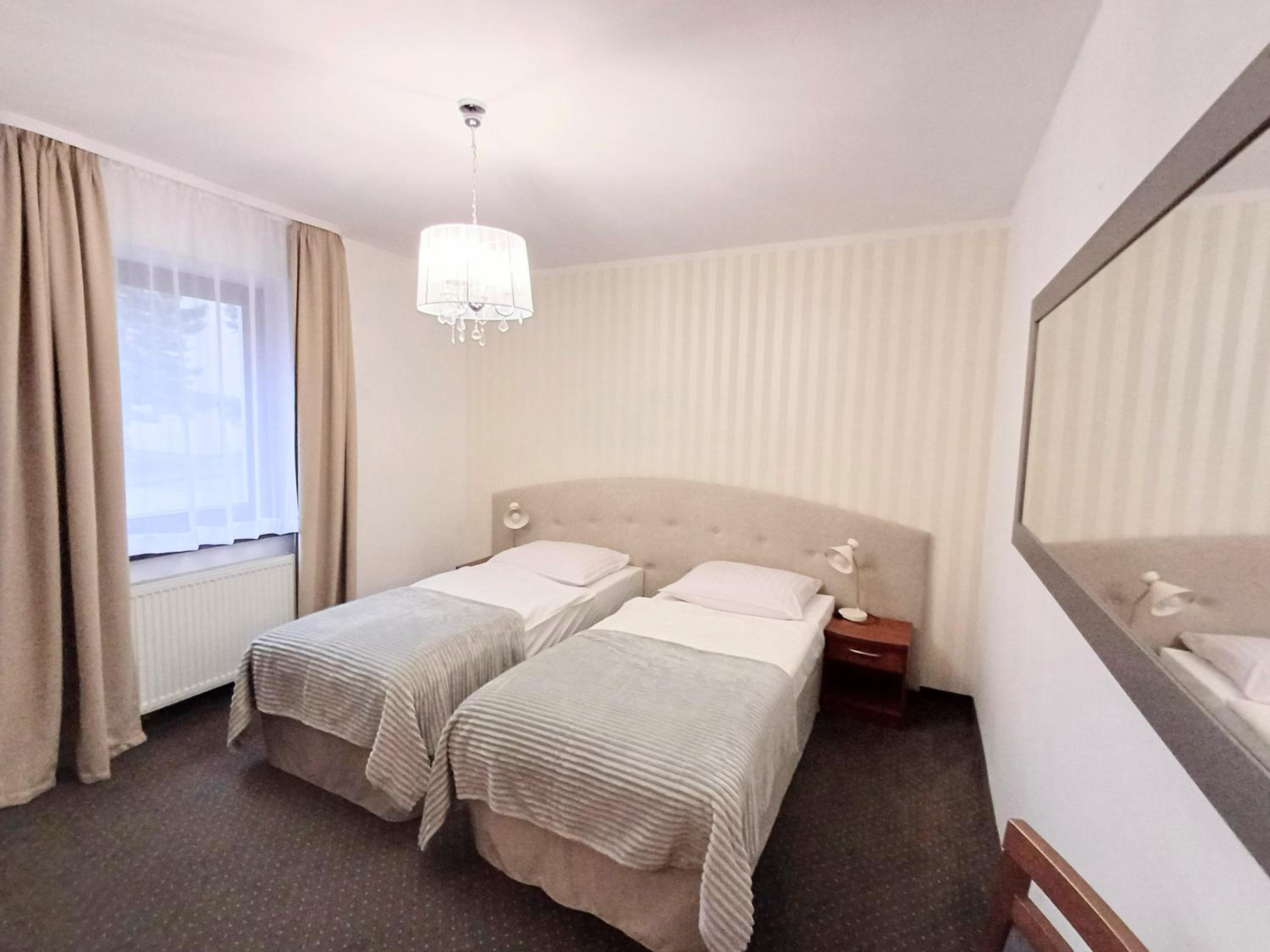 Deluxe Twin Room - Photo 21