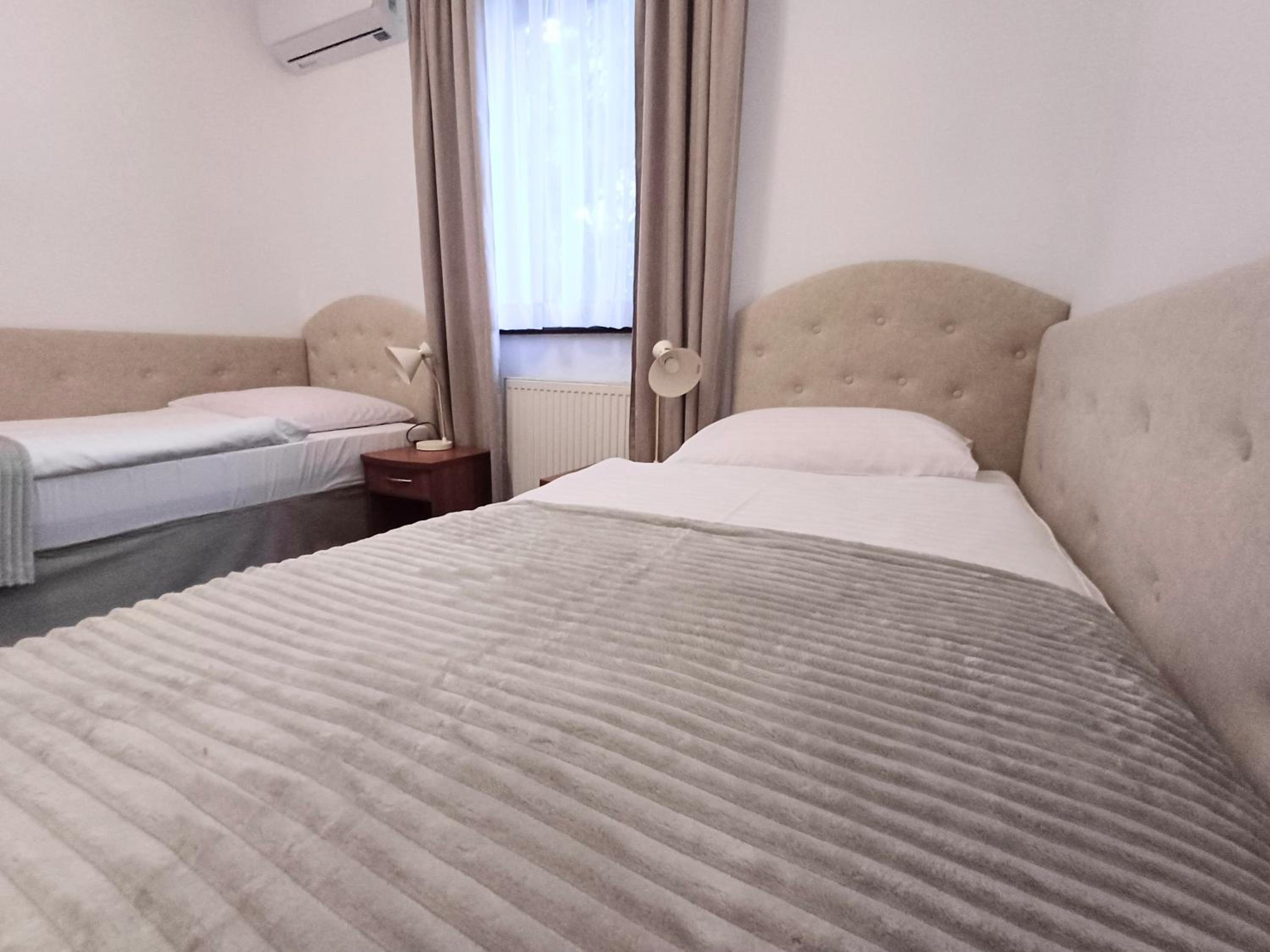 Deluxe Twin Room - Photo 17