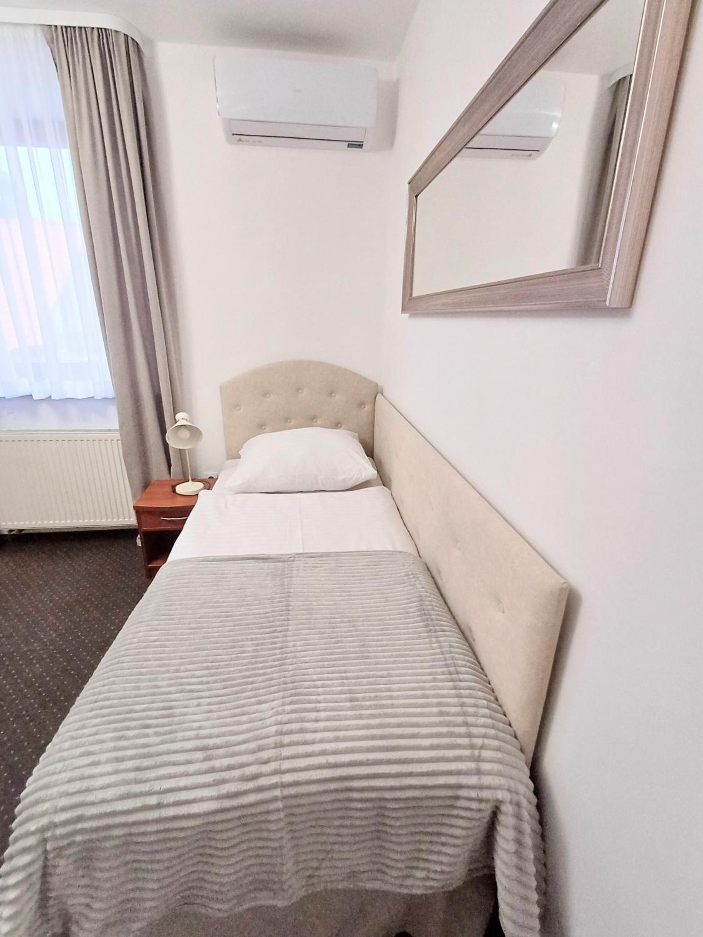 Deluxe Twin Room - Photo 12