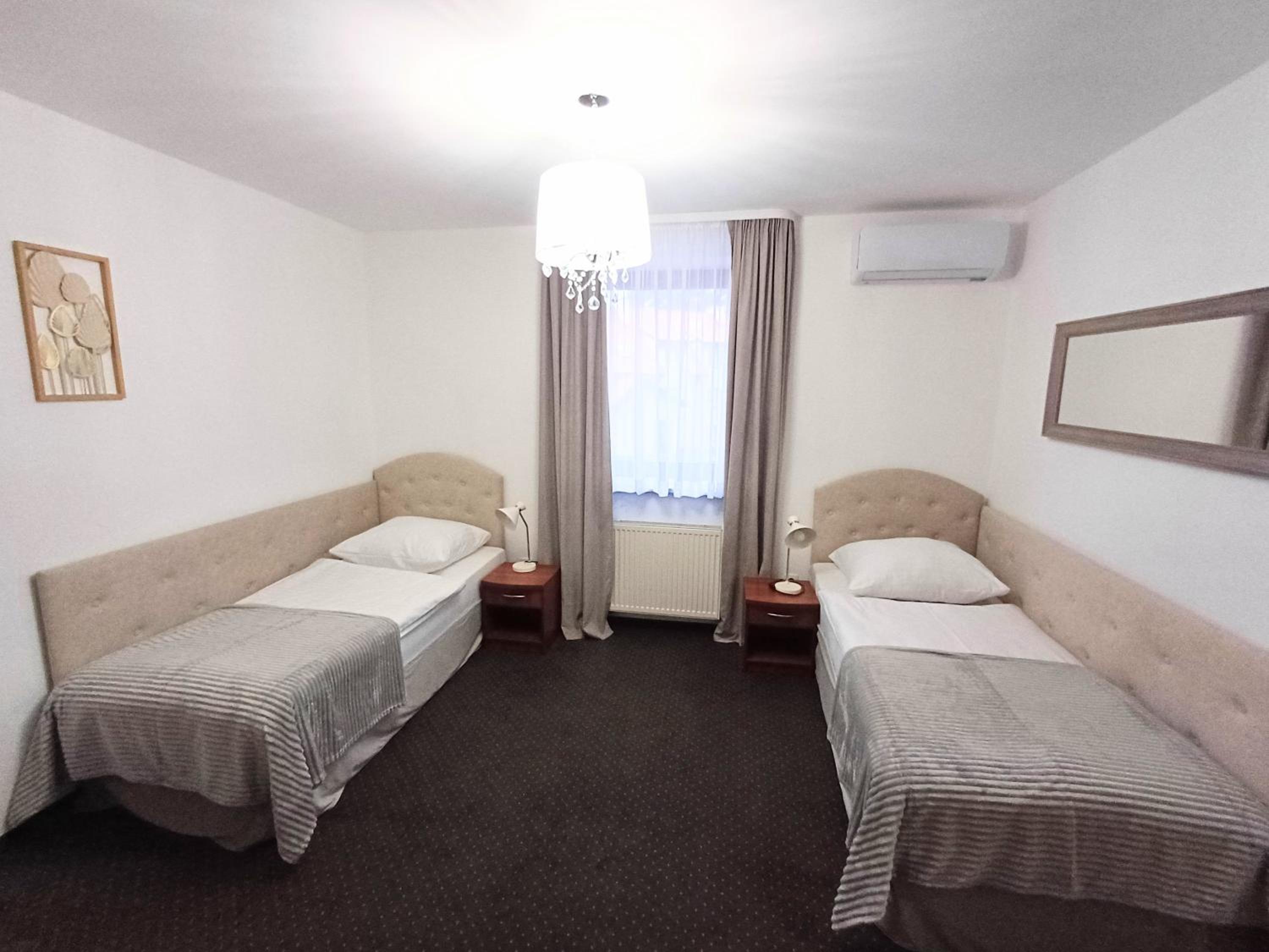 Deluxe Twin Room - Photo 8
