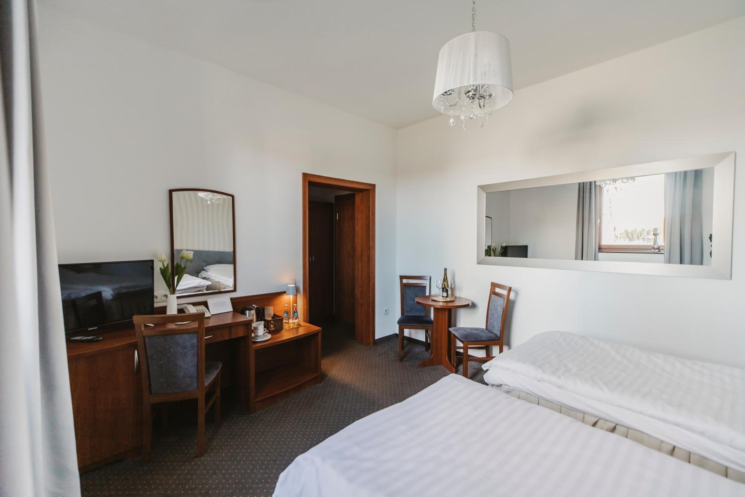 Deluxe Twin Room - Photo 10