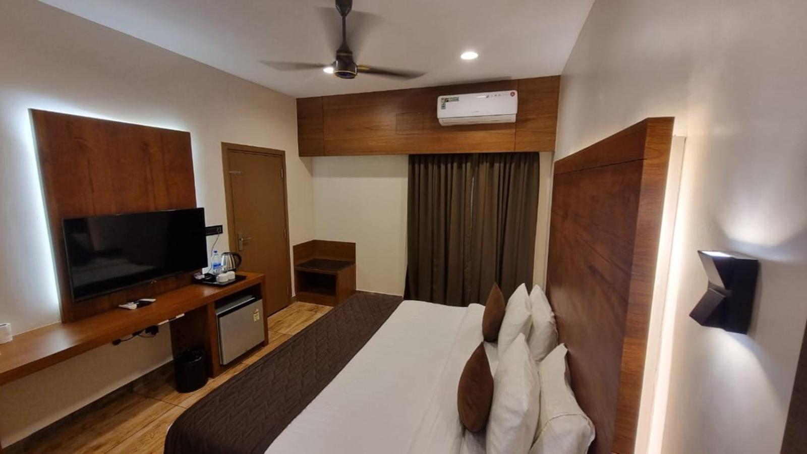 Suite with Mountain View - Photo 2
