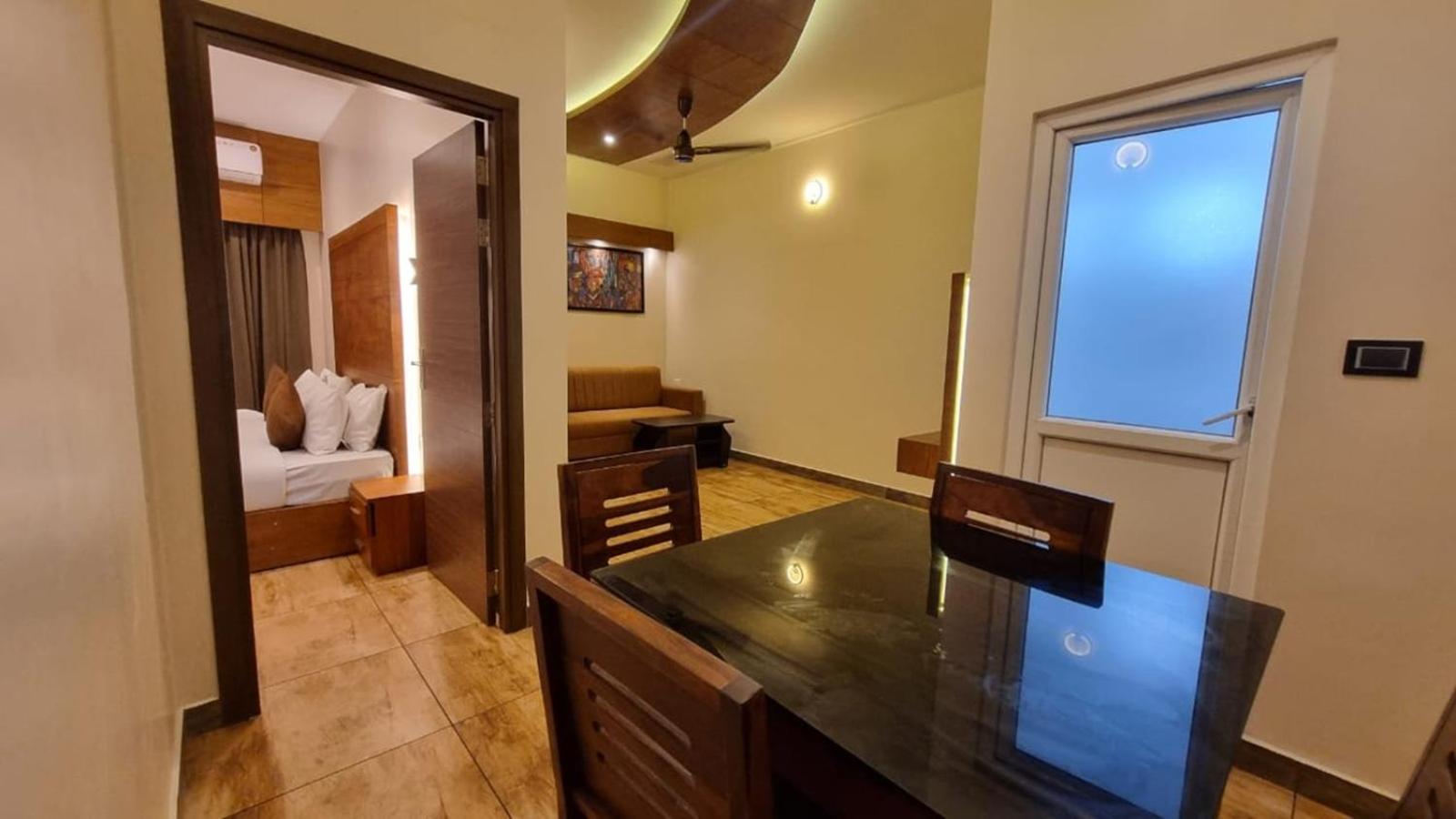 Suite with Mountain View - Photo 3