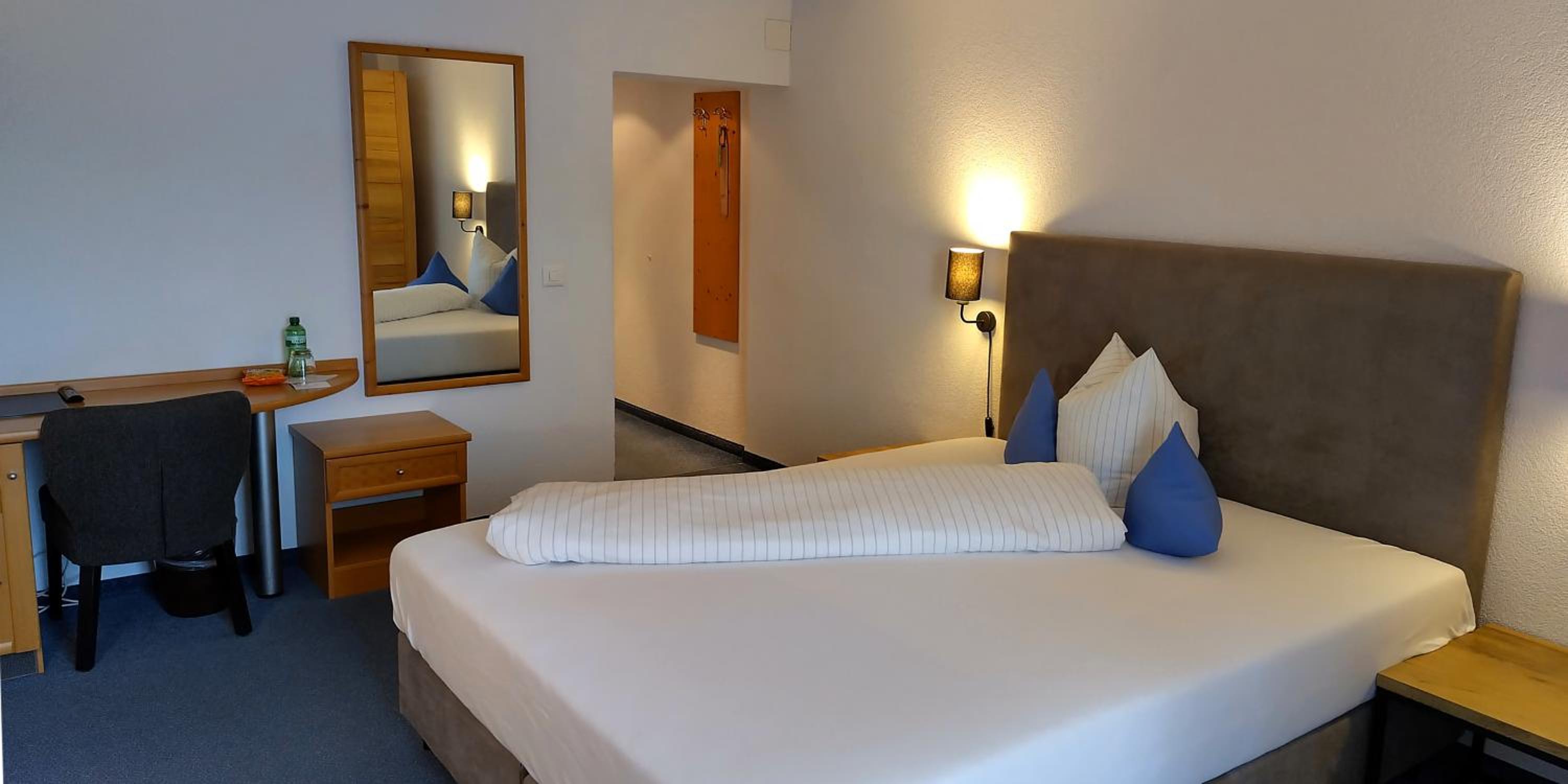Standard Double Room with Balcony - Photo 6