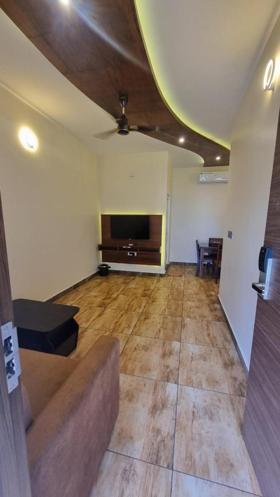 Suite with Mountain View - Photo 8