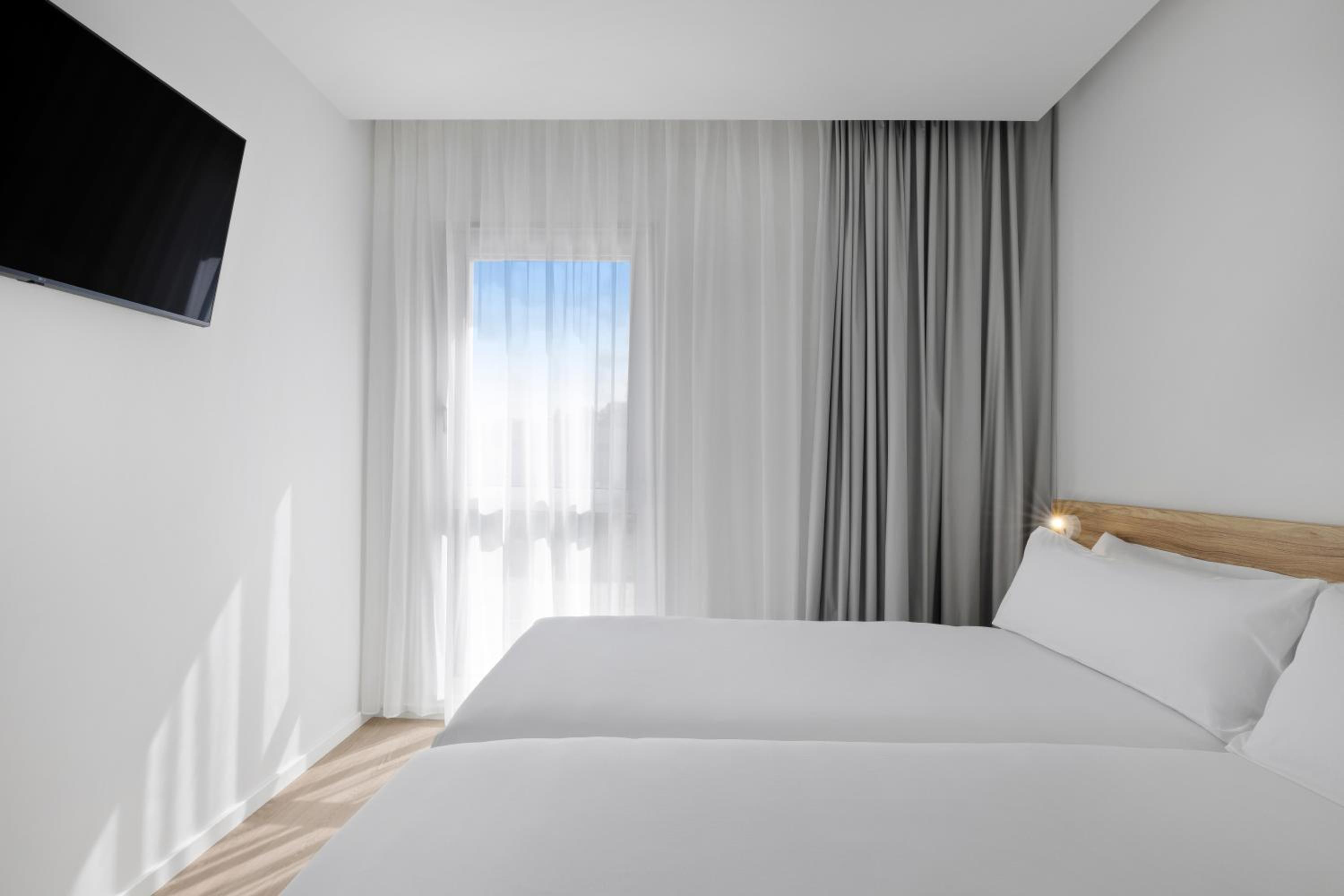 Twin Room - Photo 1