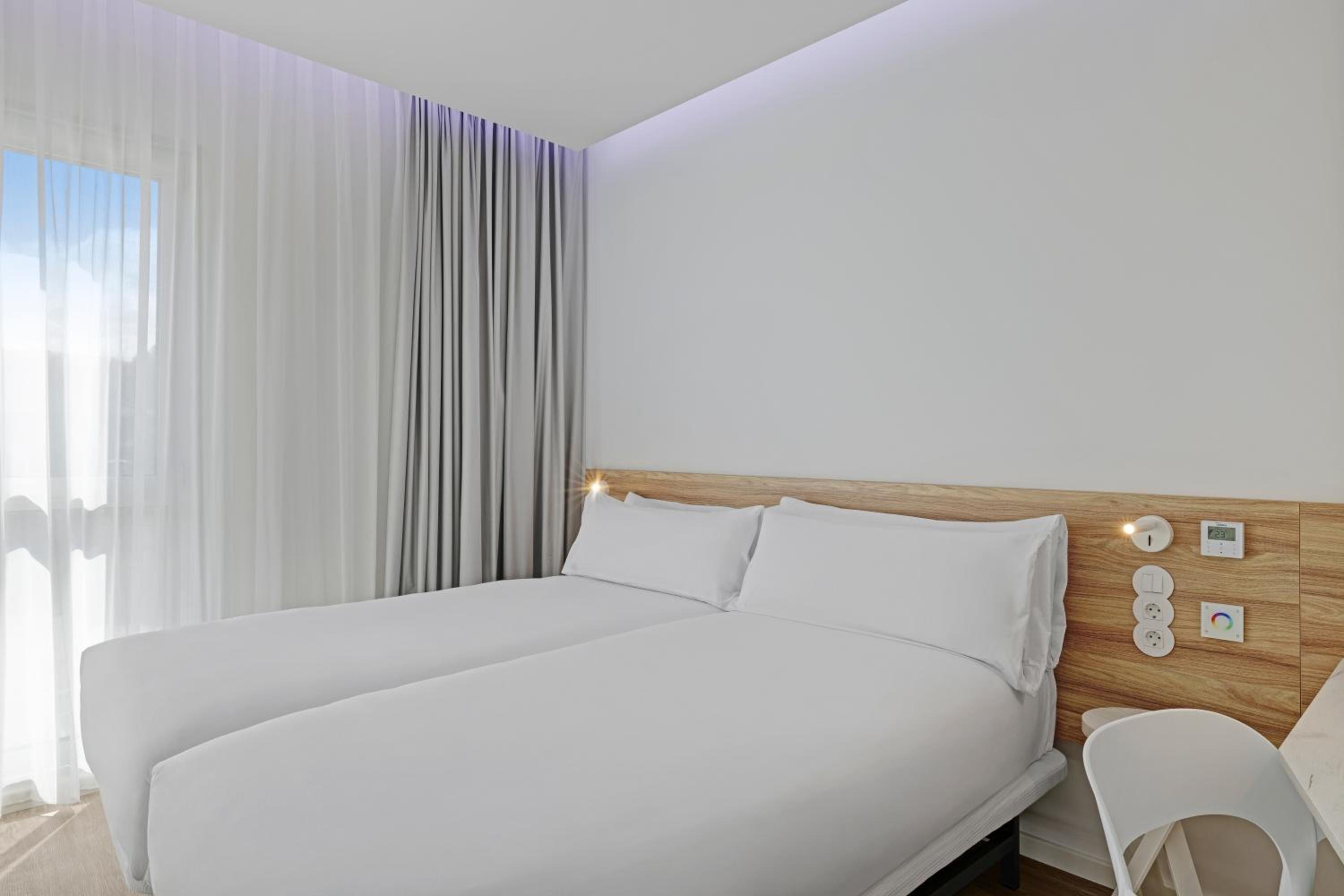 Twin Room - Photo 3