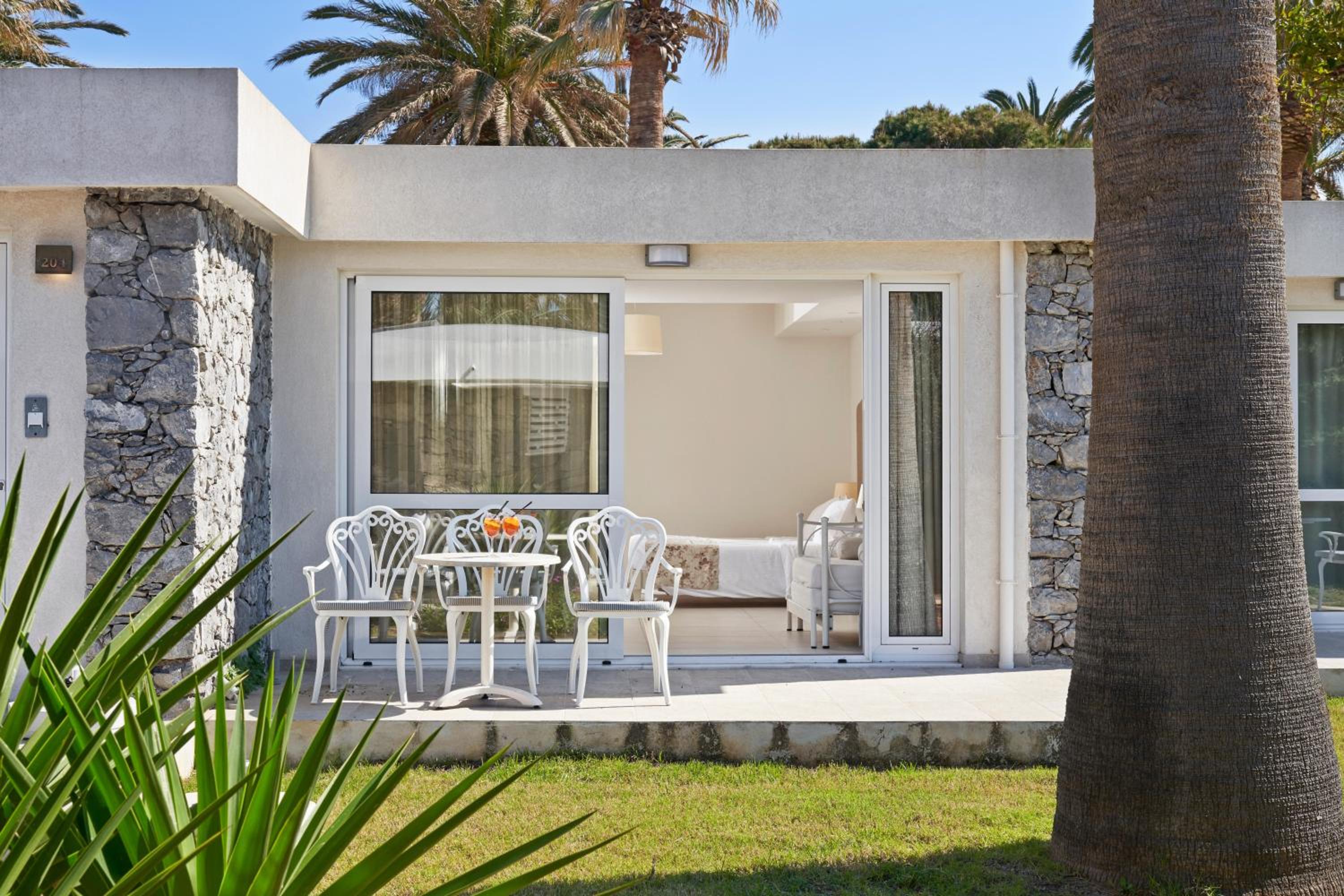 Premium Superior Bungalow Garden View thumbnail 6