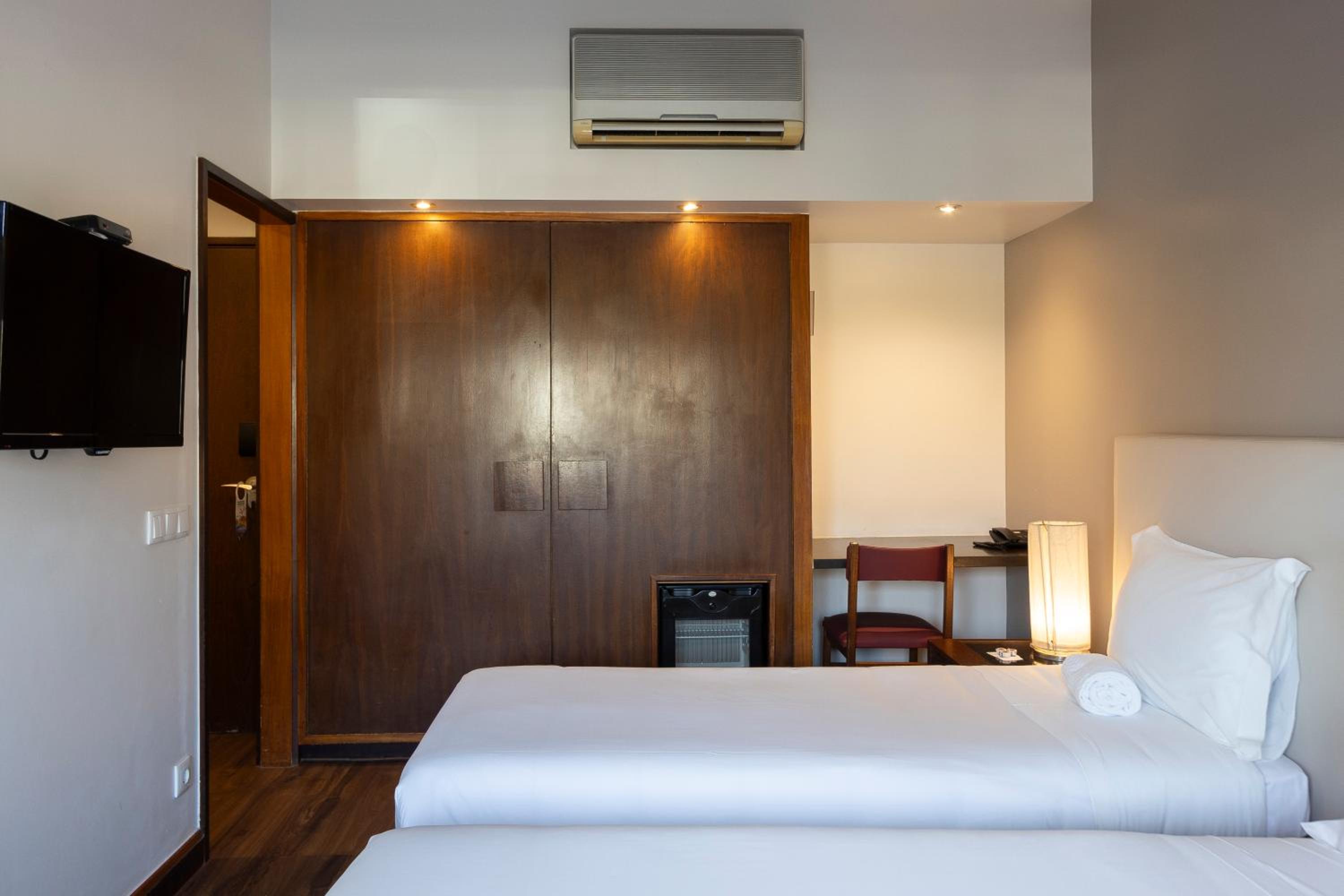 Classic Double Room - Photo 11