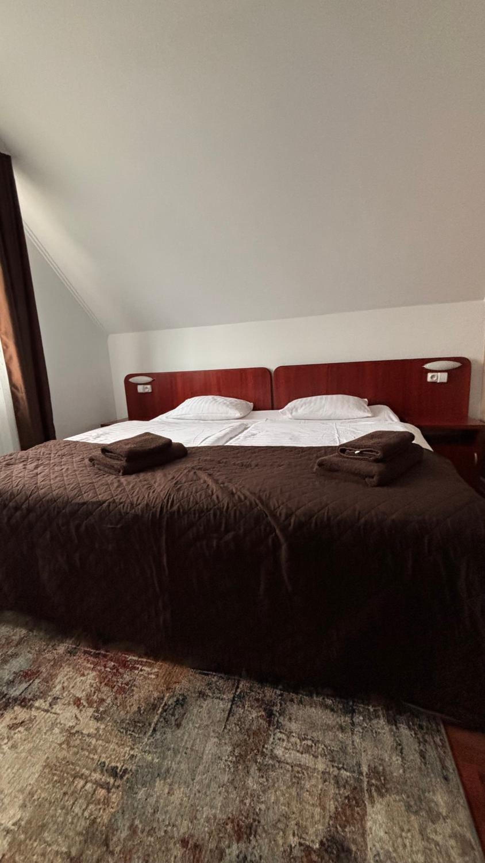 Twin Room - Photo 5