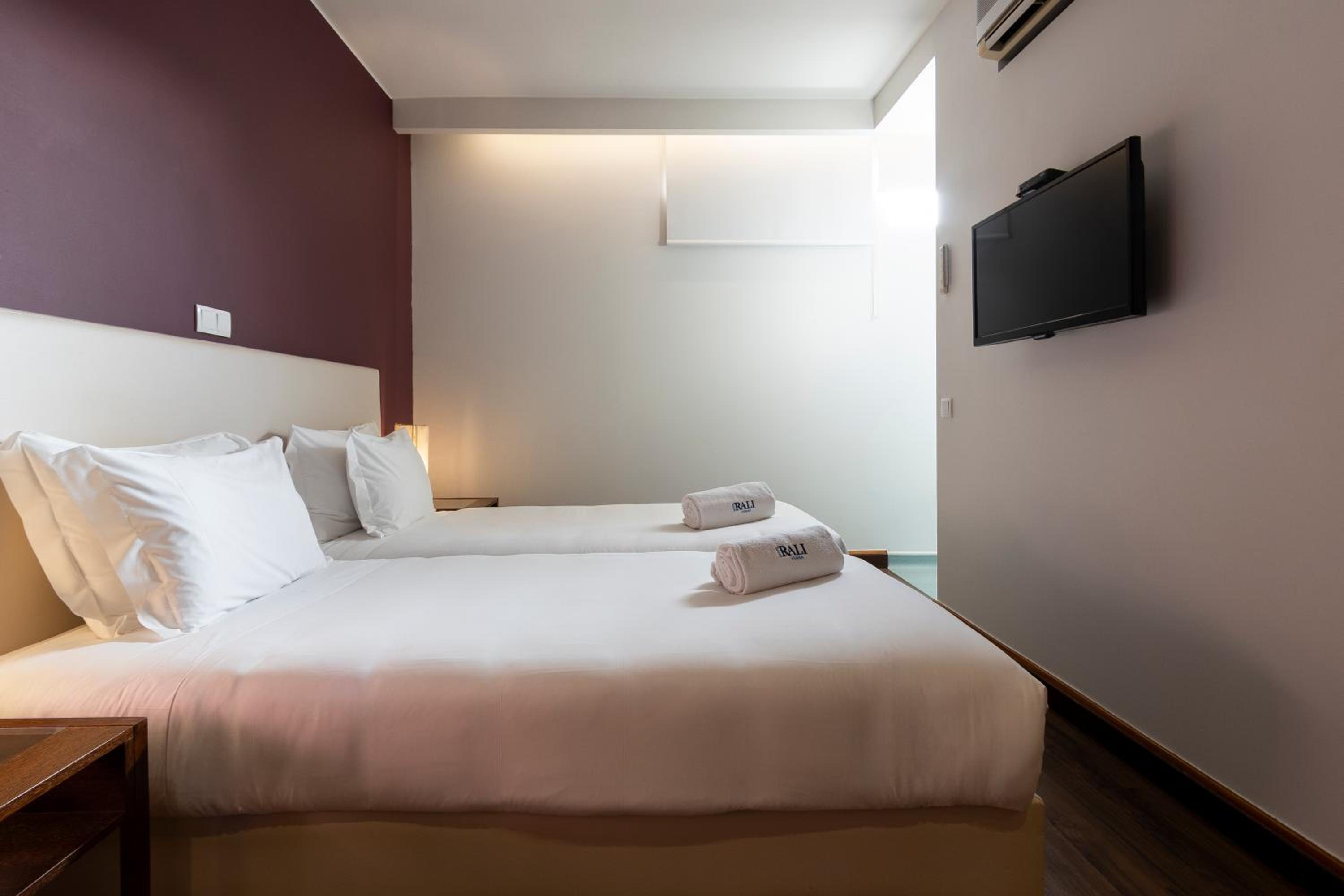 Classic Twin Room - Photo 10