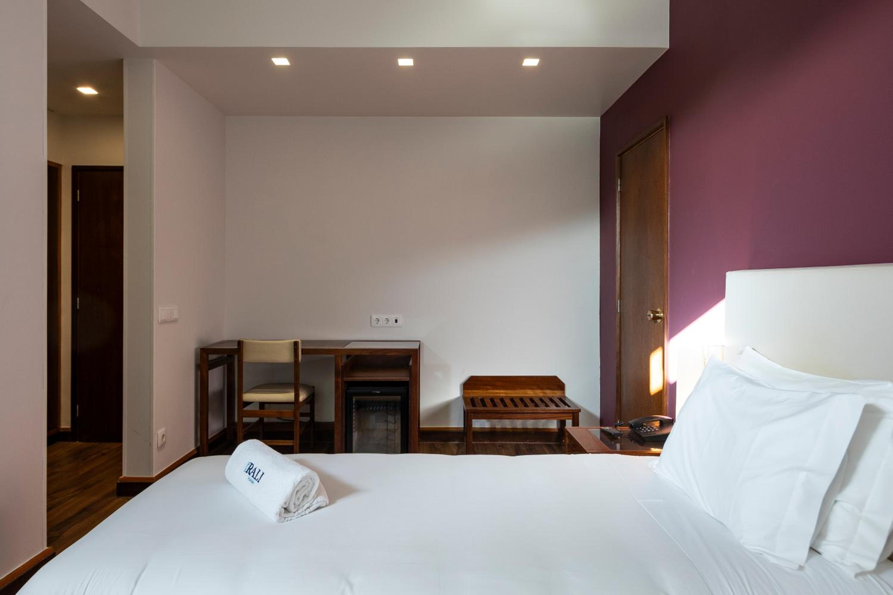 Classic Twin Room - Photo 8