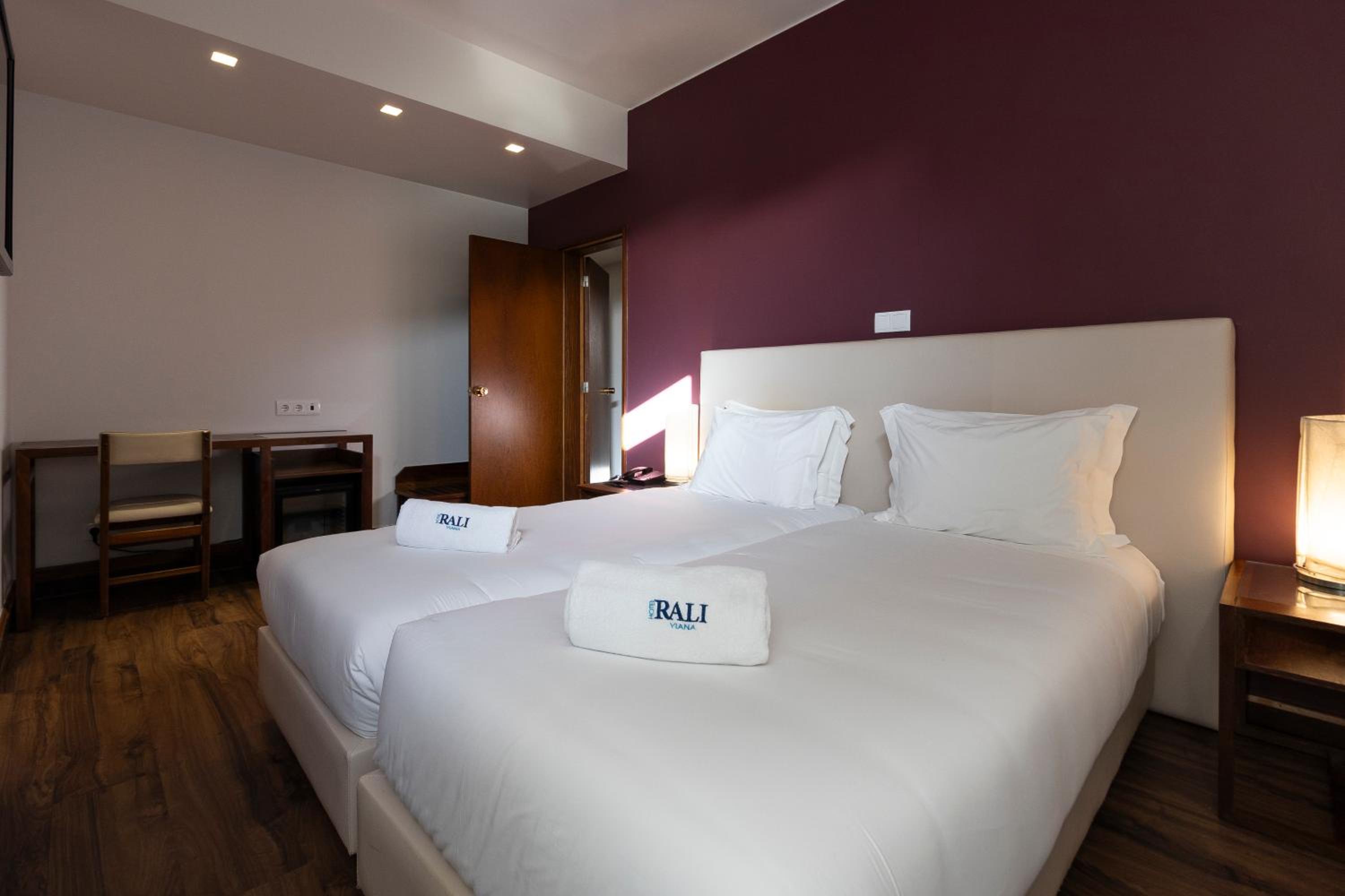 Classic Twin Room - Photo 4