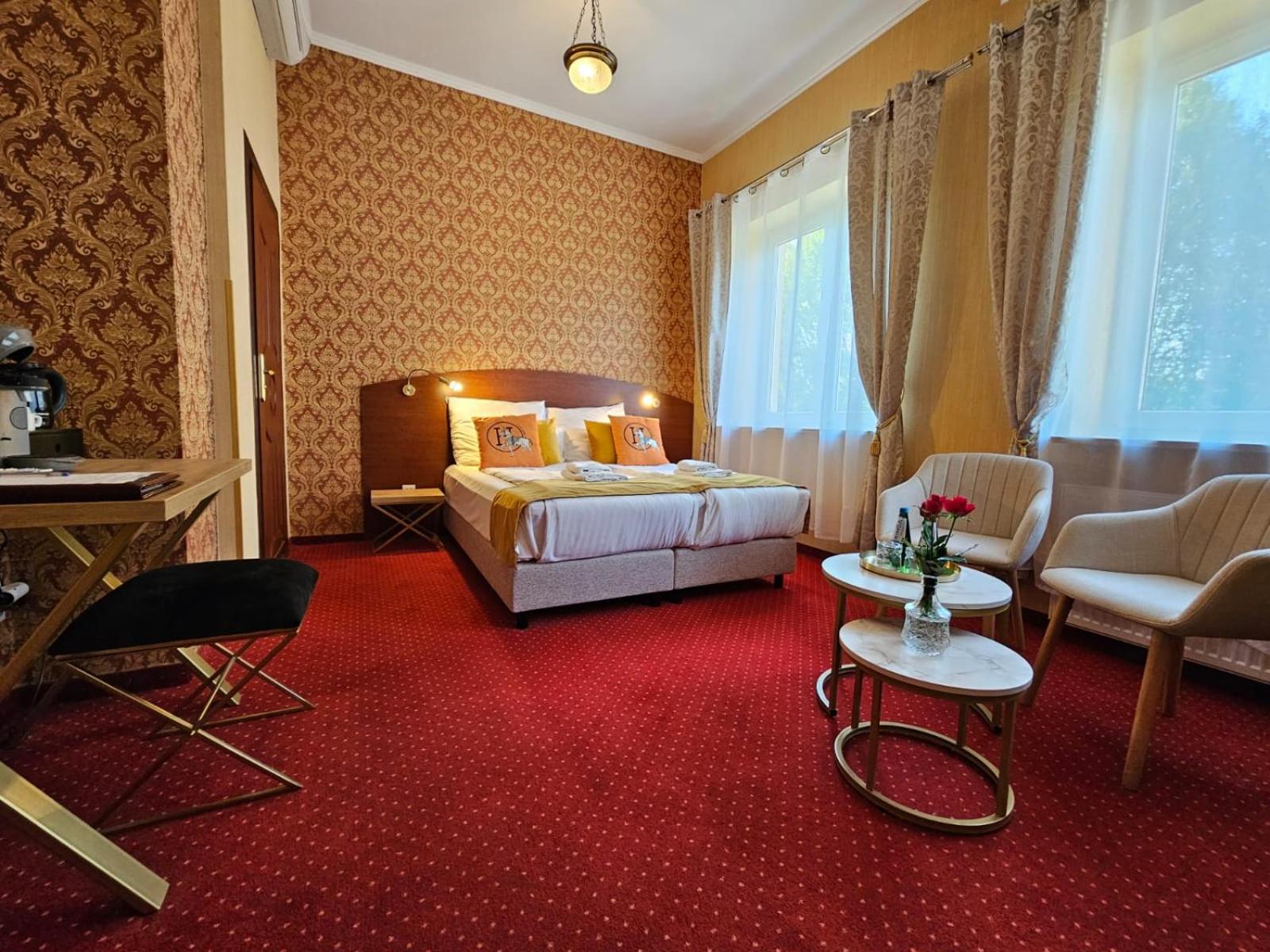 Deluxe Double Room - Photo 11