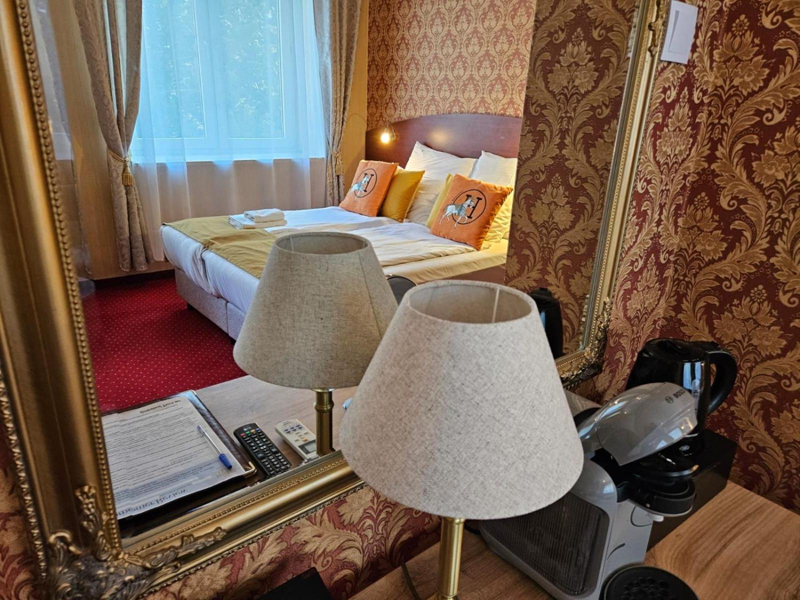 Deluxe Double Room - Photo 10