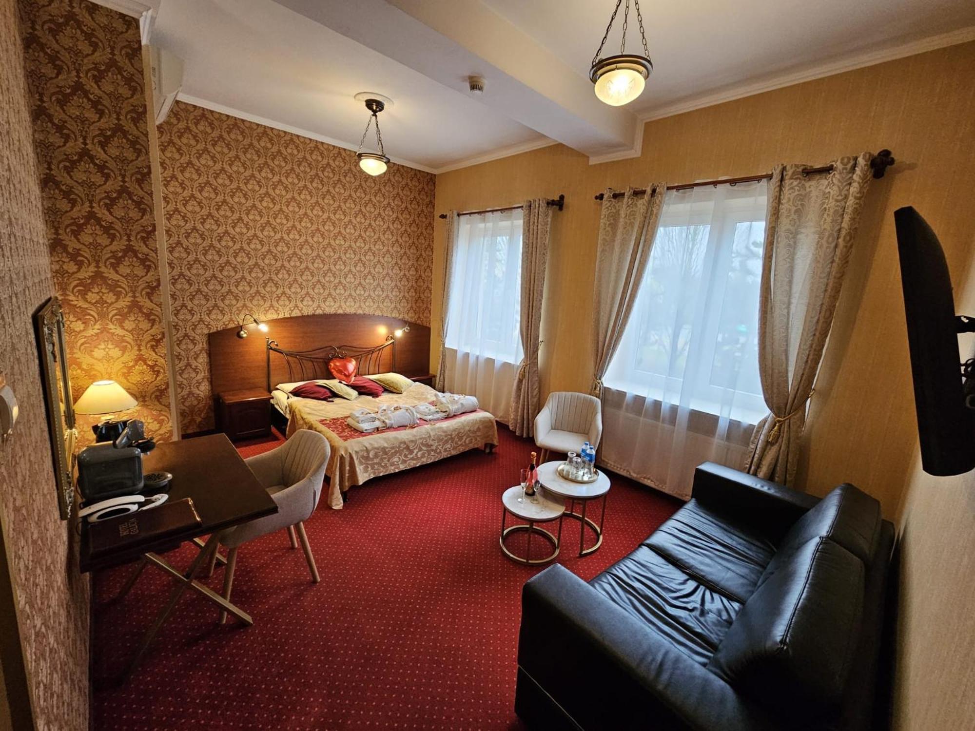 Deluxe Double Room - Photo 24