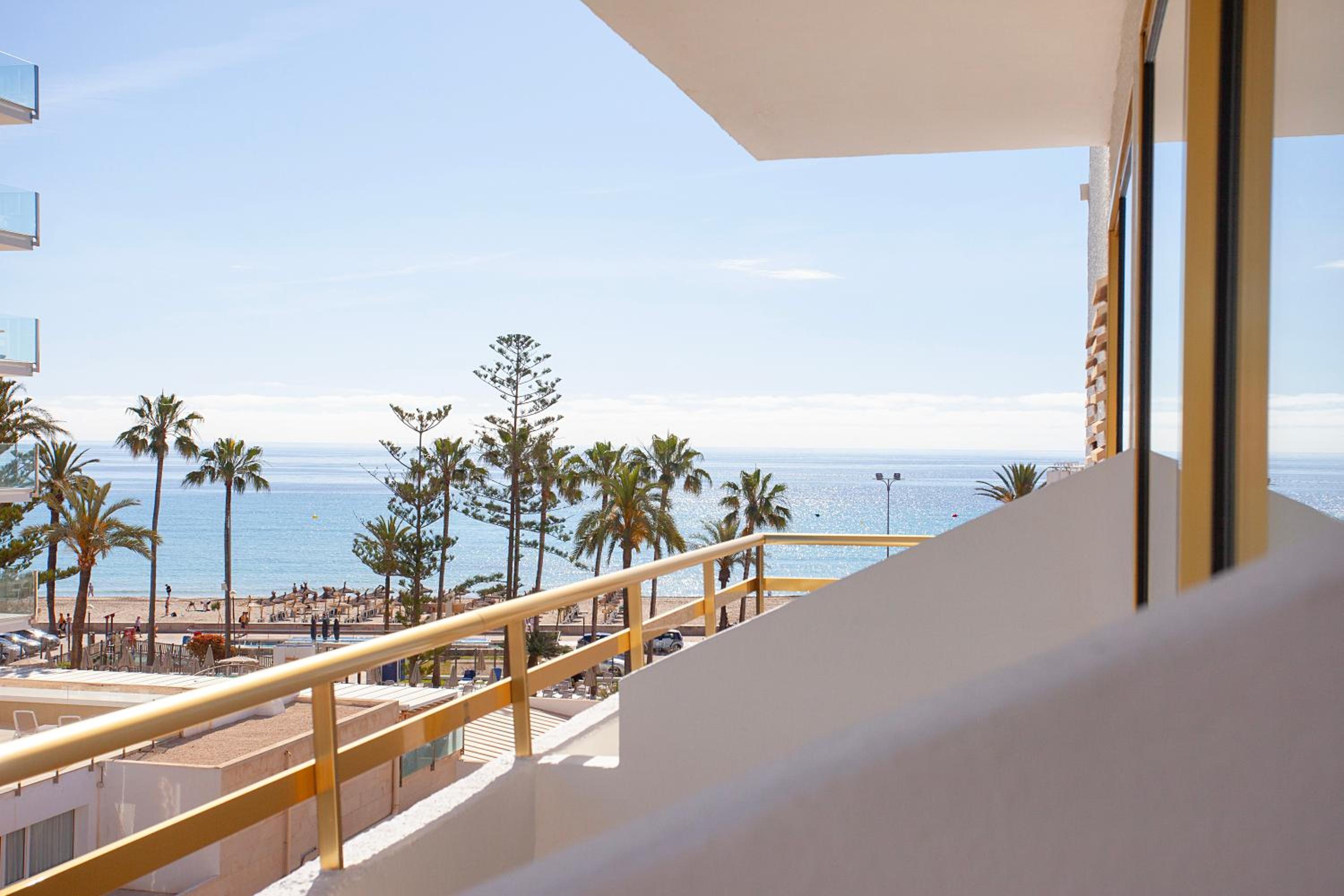 Double or Twin Room with Side Sea View photo 2