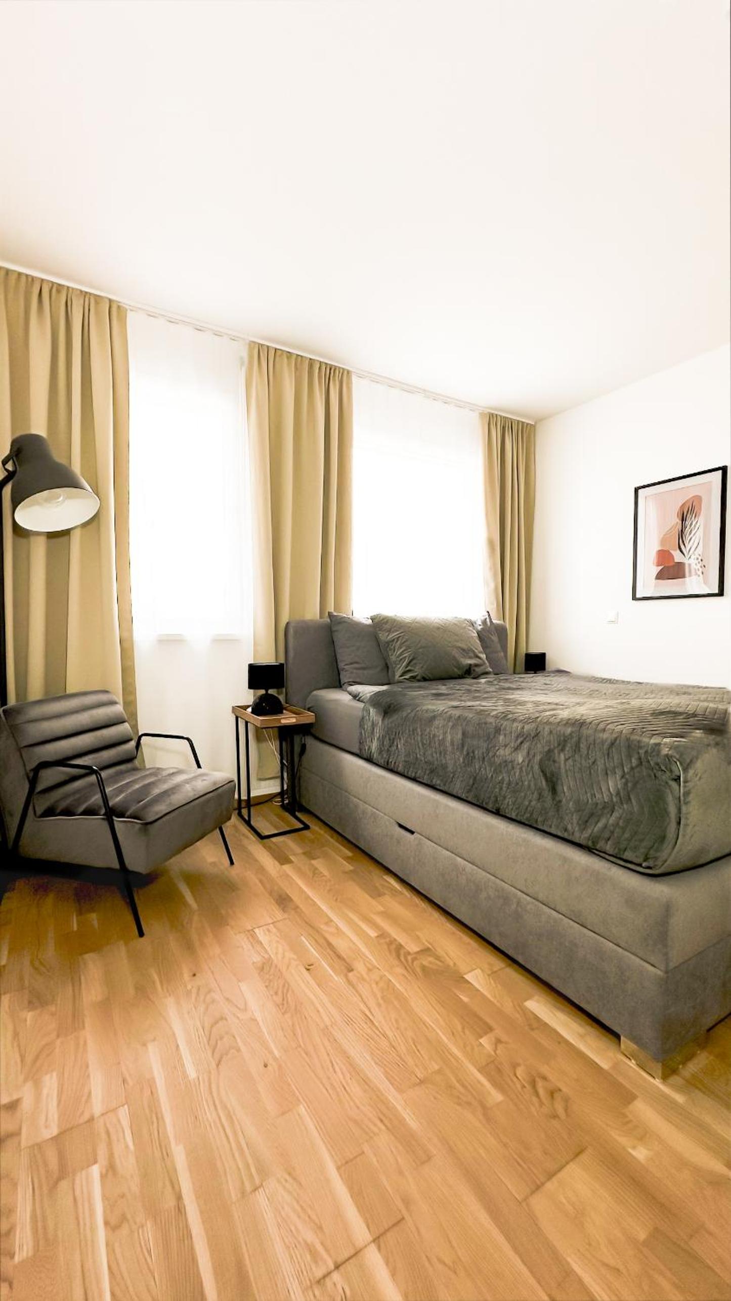 One-Bedroom Apartment photo 1