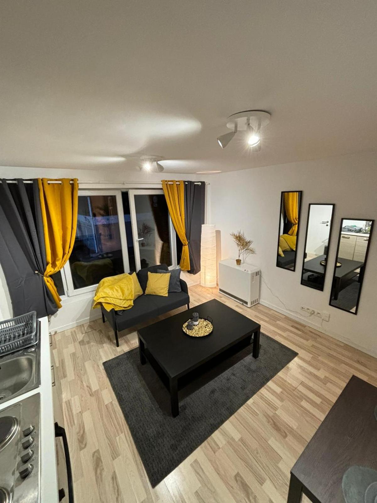 One-Bedroom Apartment photo 1