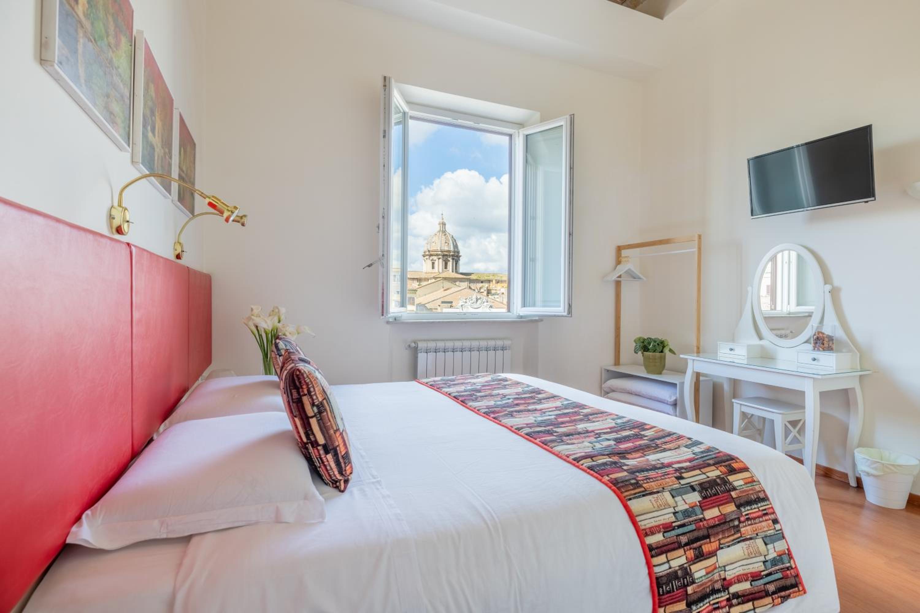 Deluxe Double or Twin Room with City View photo 2